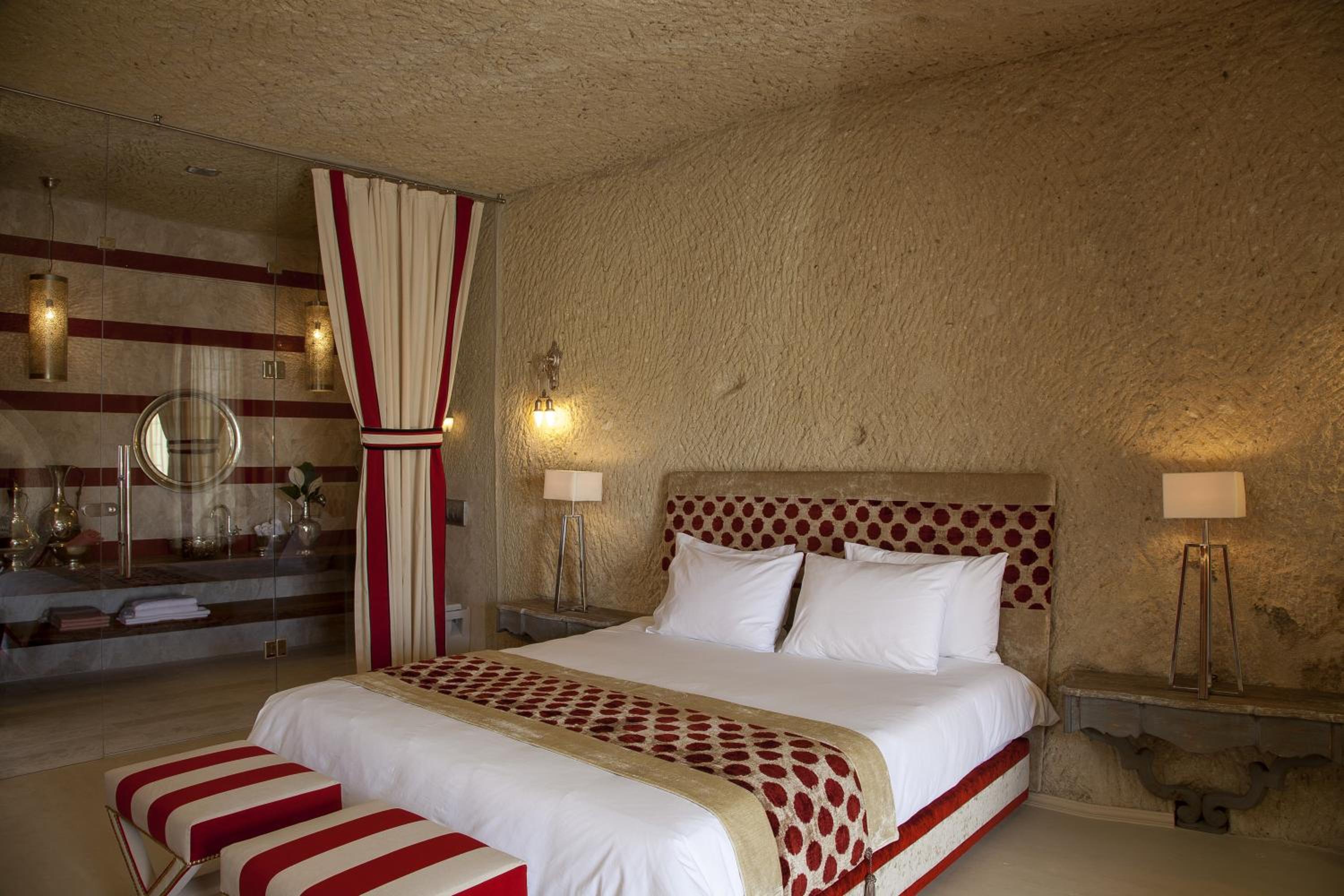 Superior Suite - Photo 20