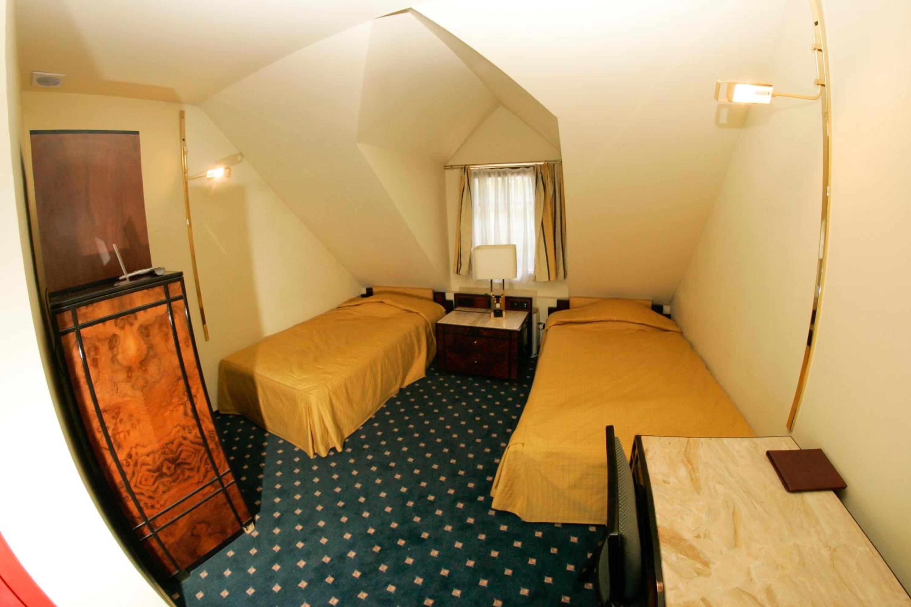 Double Room - Photo 8