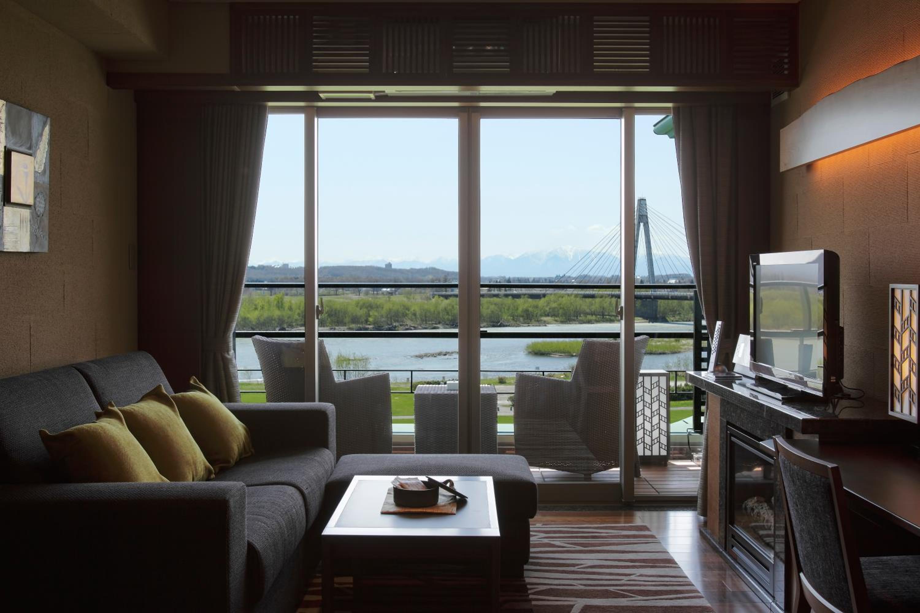 Deluxe Room with Open-Air Bath River-View - Non-Smoking photo 2