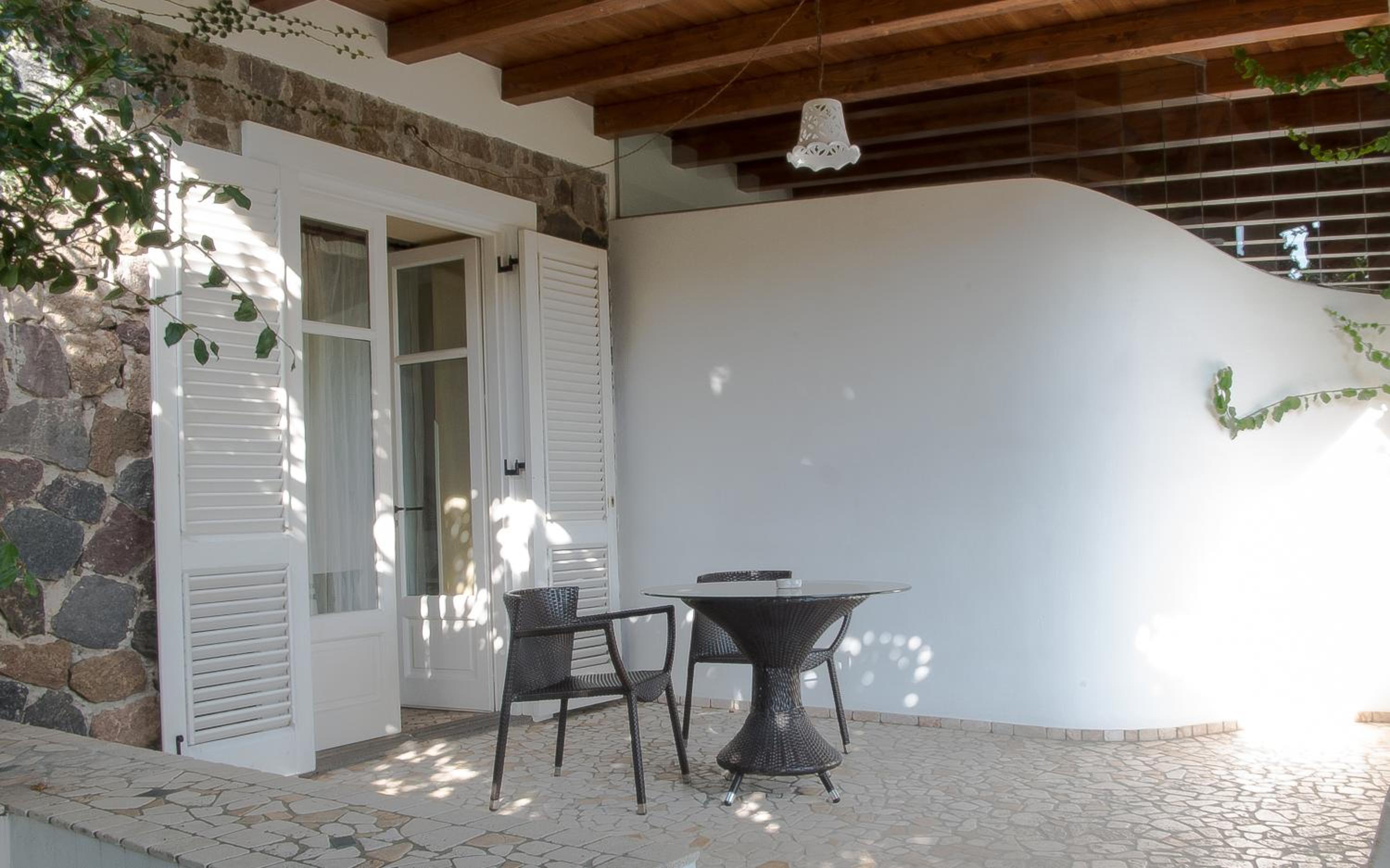 Classic Double Room with Partial Sea View photo 3