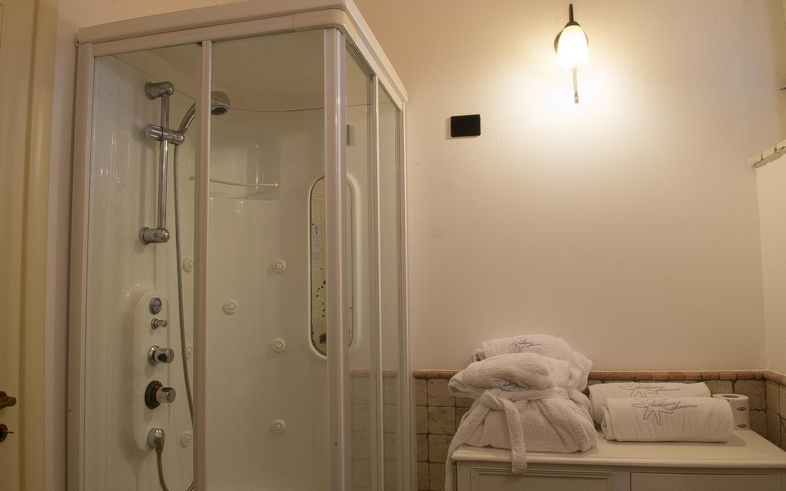 Classic Double Room with Partial Sea View photo 2
