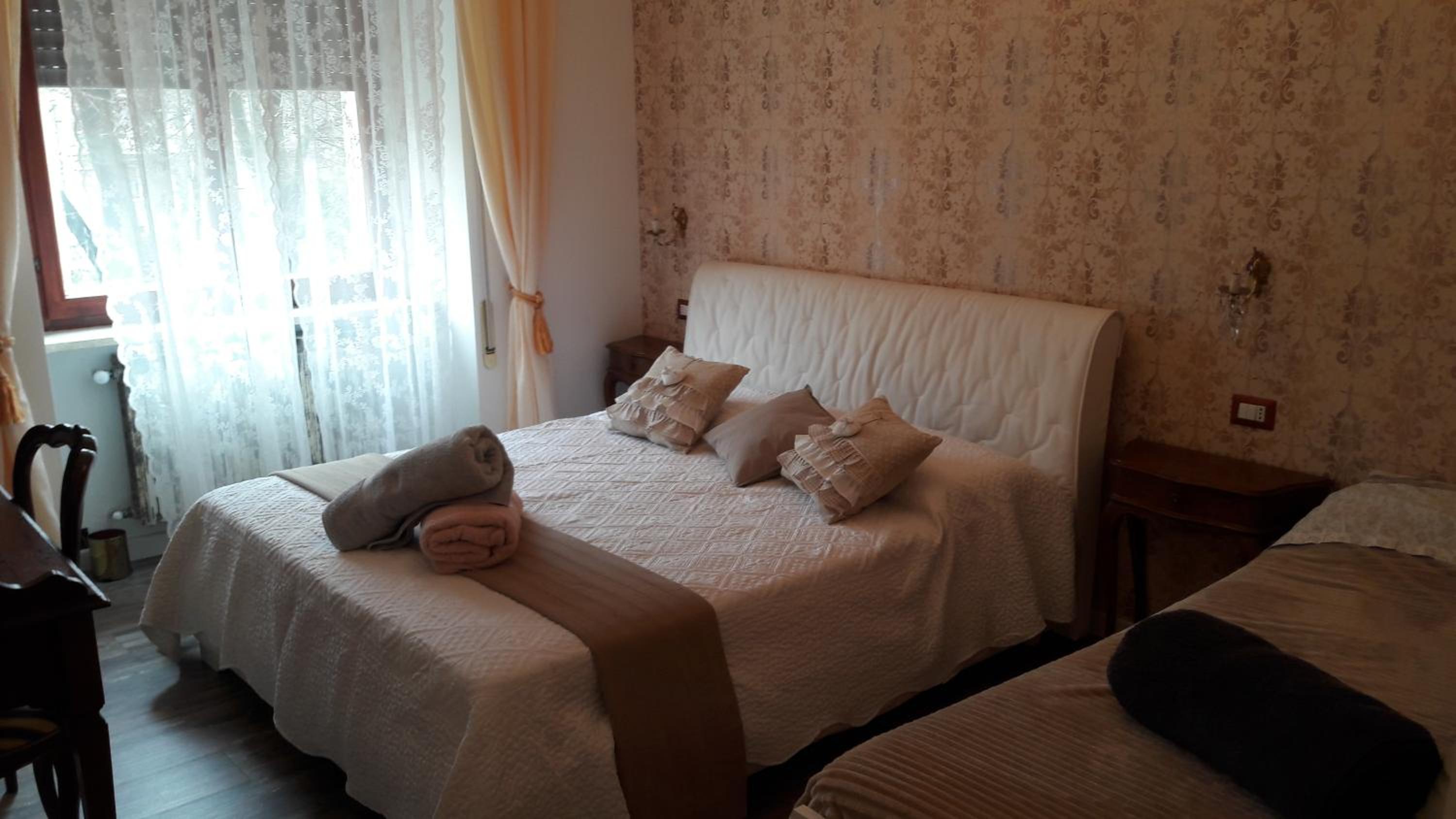 Superior Triple Room with Private Bathroom - Photo 48
