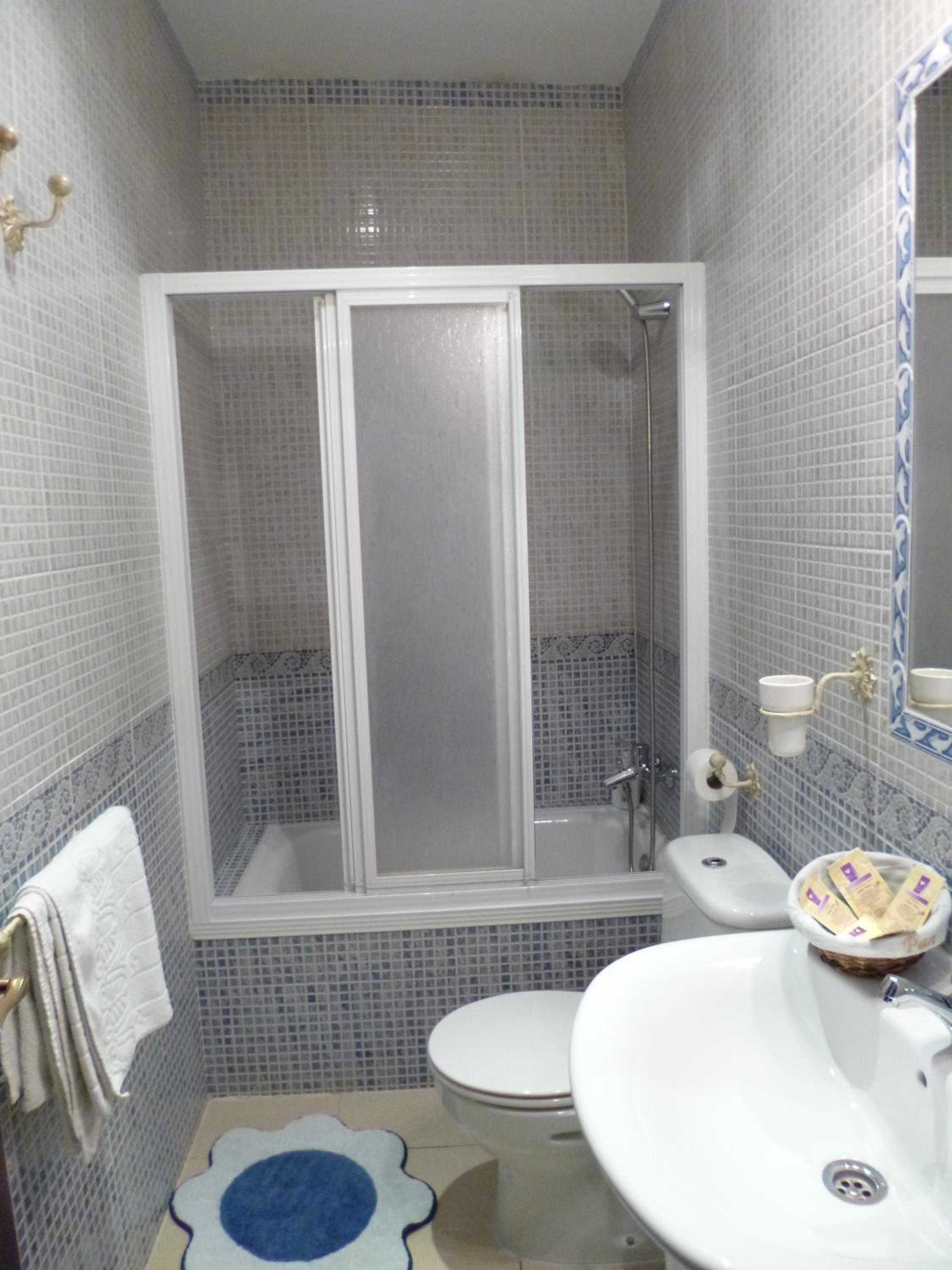 Twin Room - Photo 6