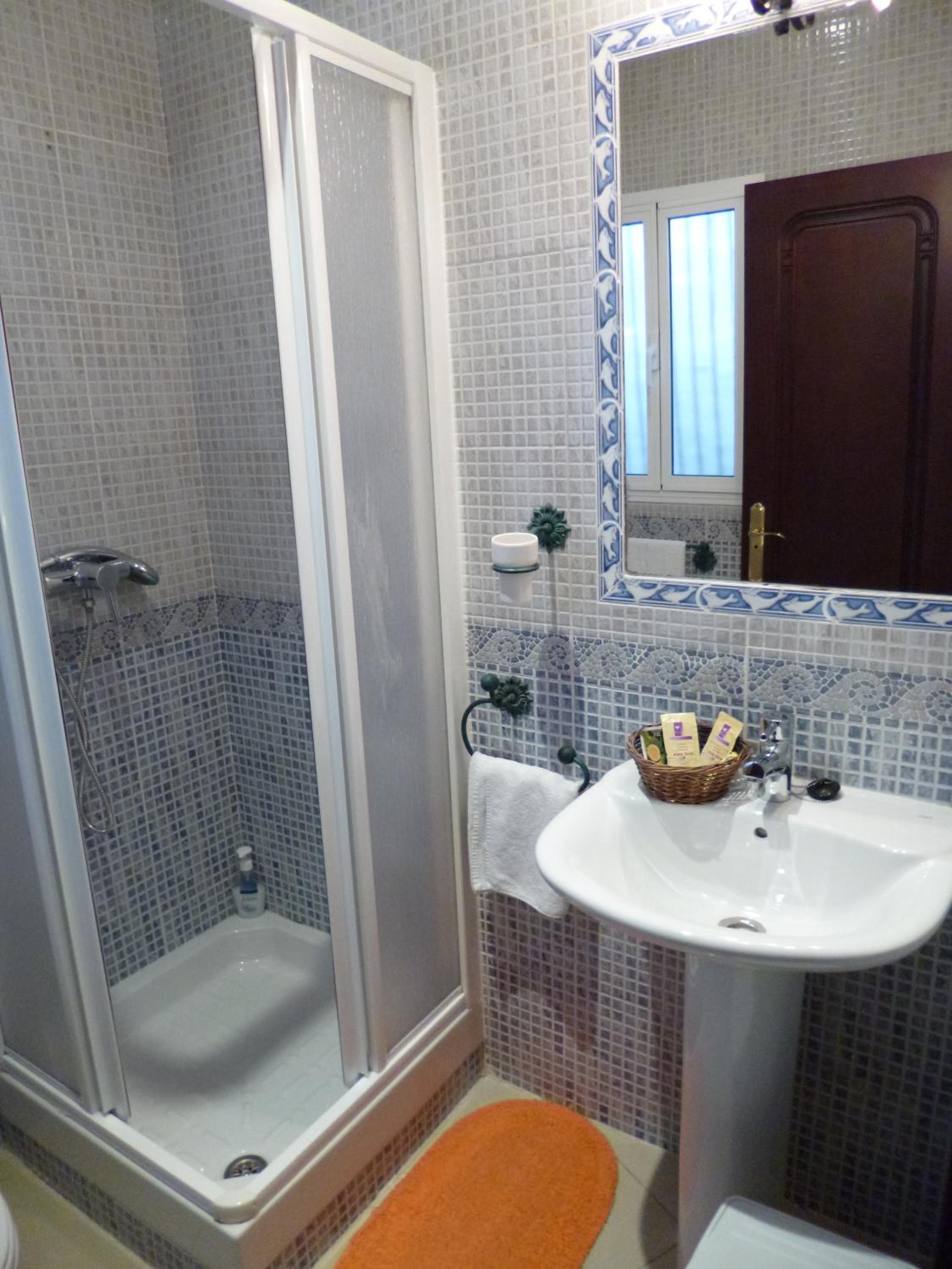 Double Room - Photo 8