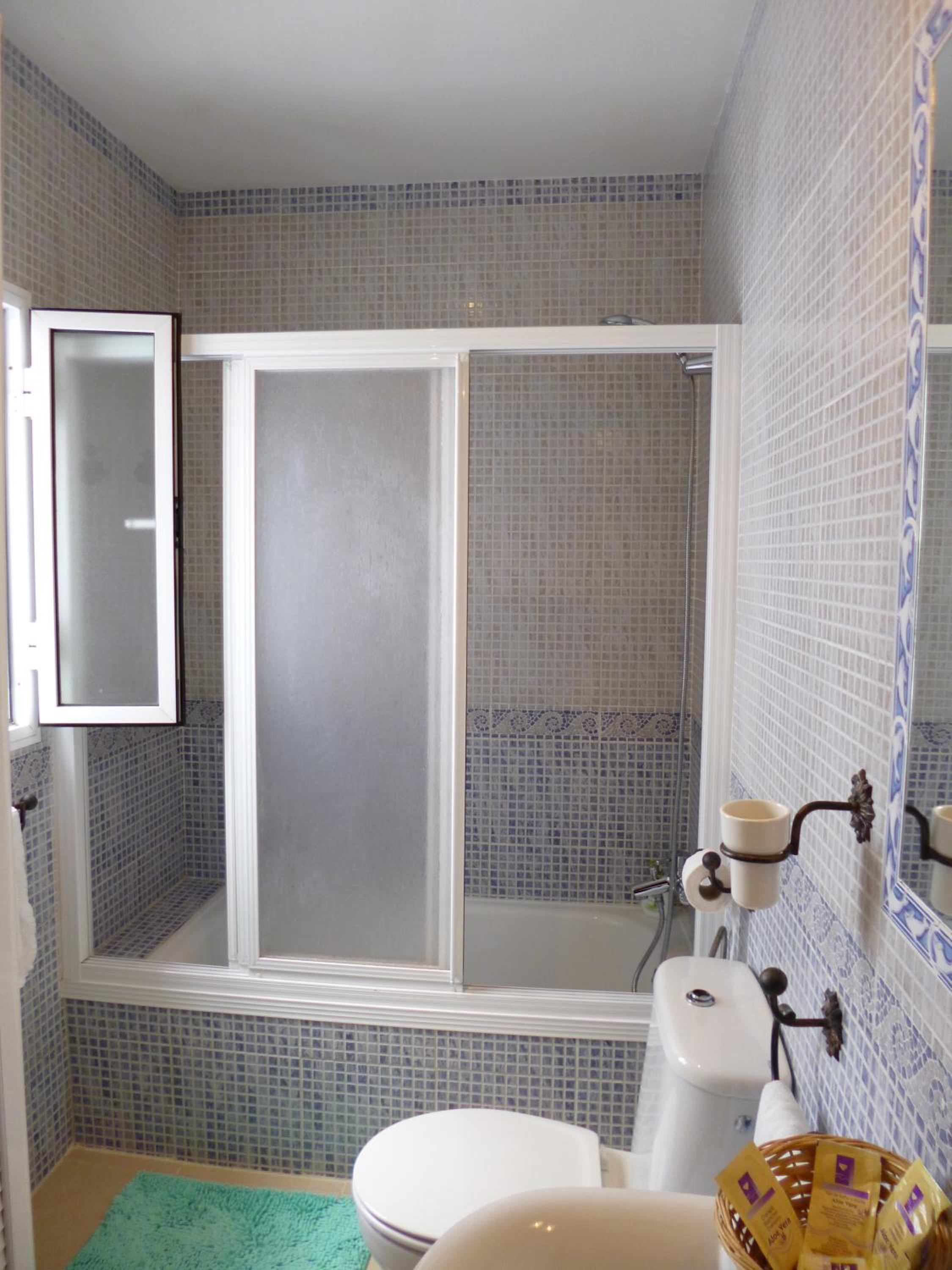 Twin Room - Photo 7