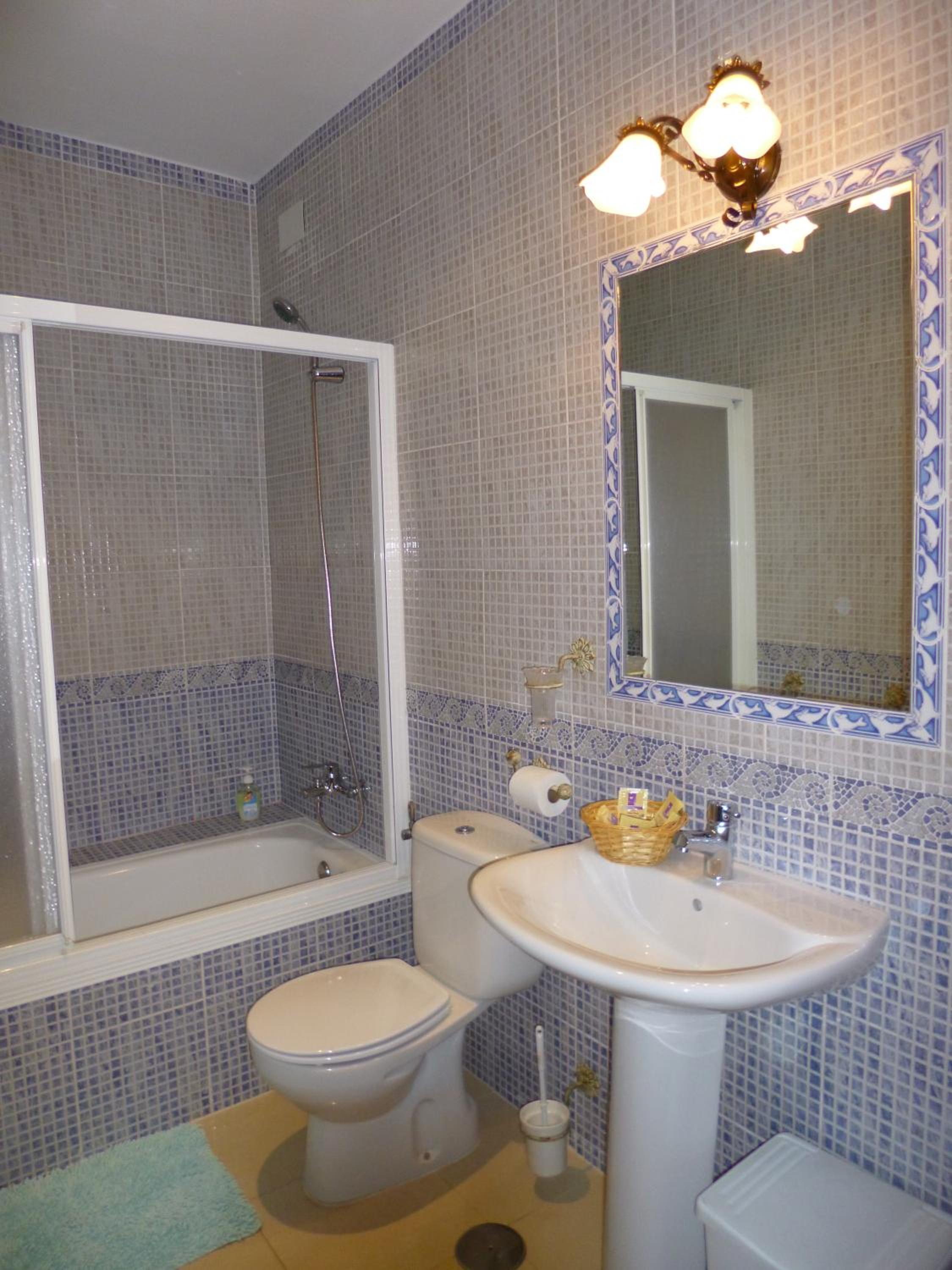 Twin Room - Photo 2