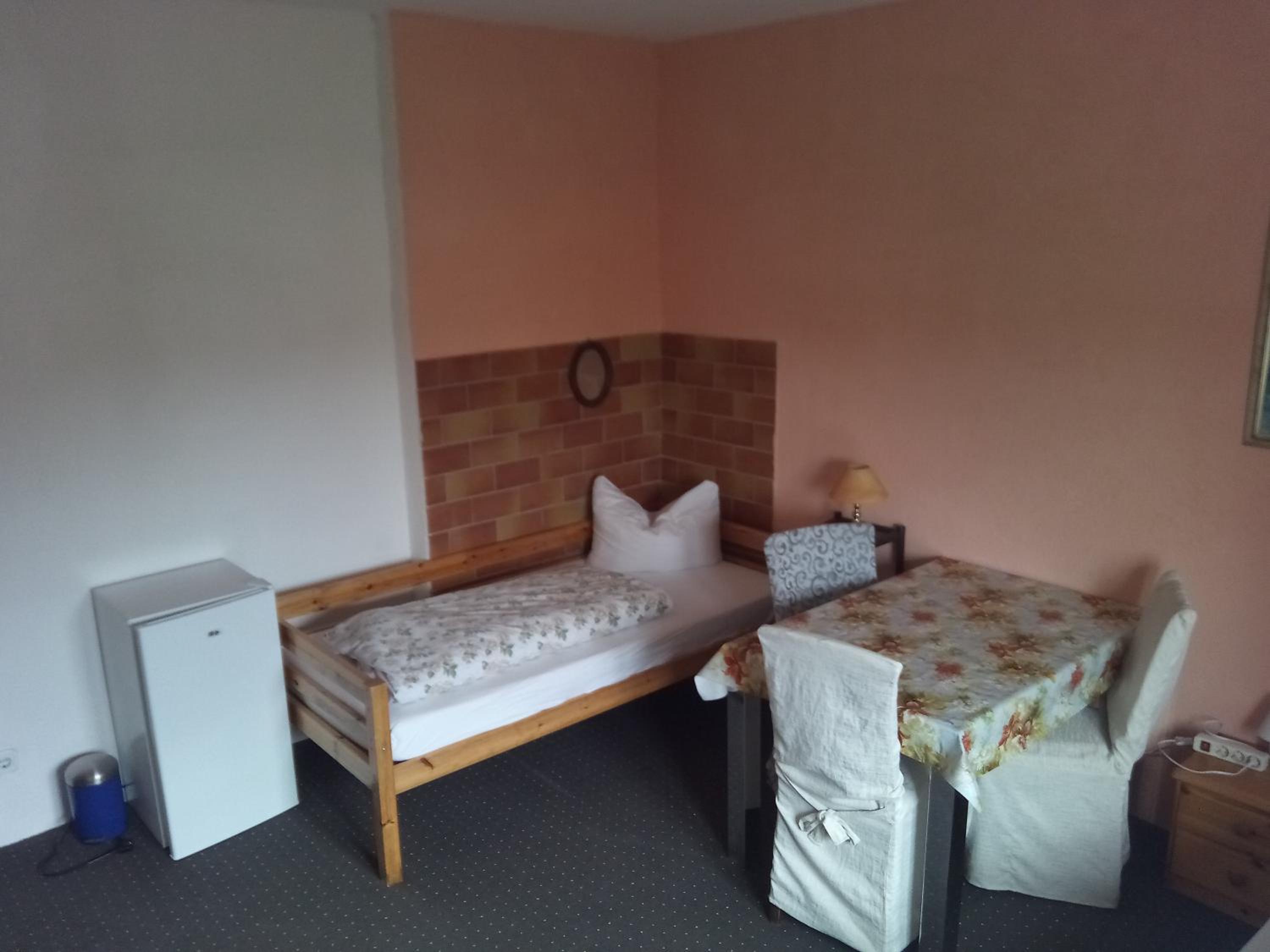 Basic Triple Room with Shared Bathroom photo 1
