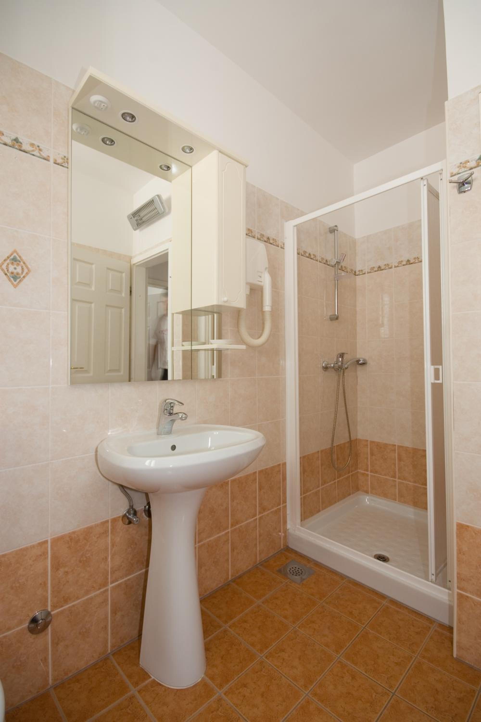 Apartment (4 Adults) - Photo 14