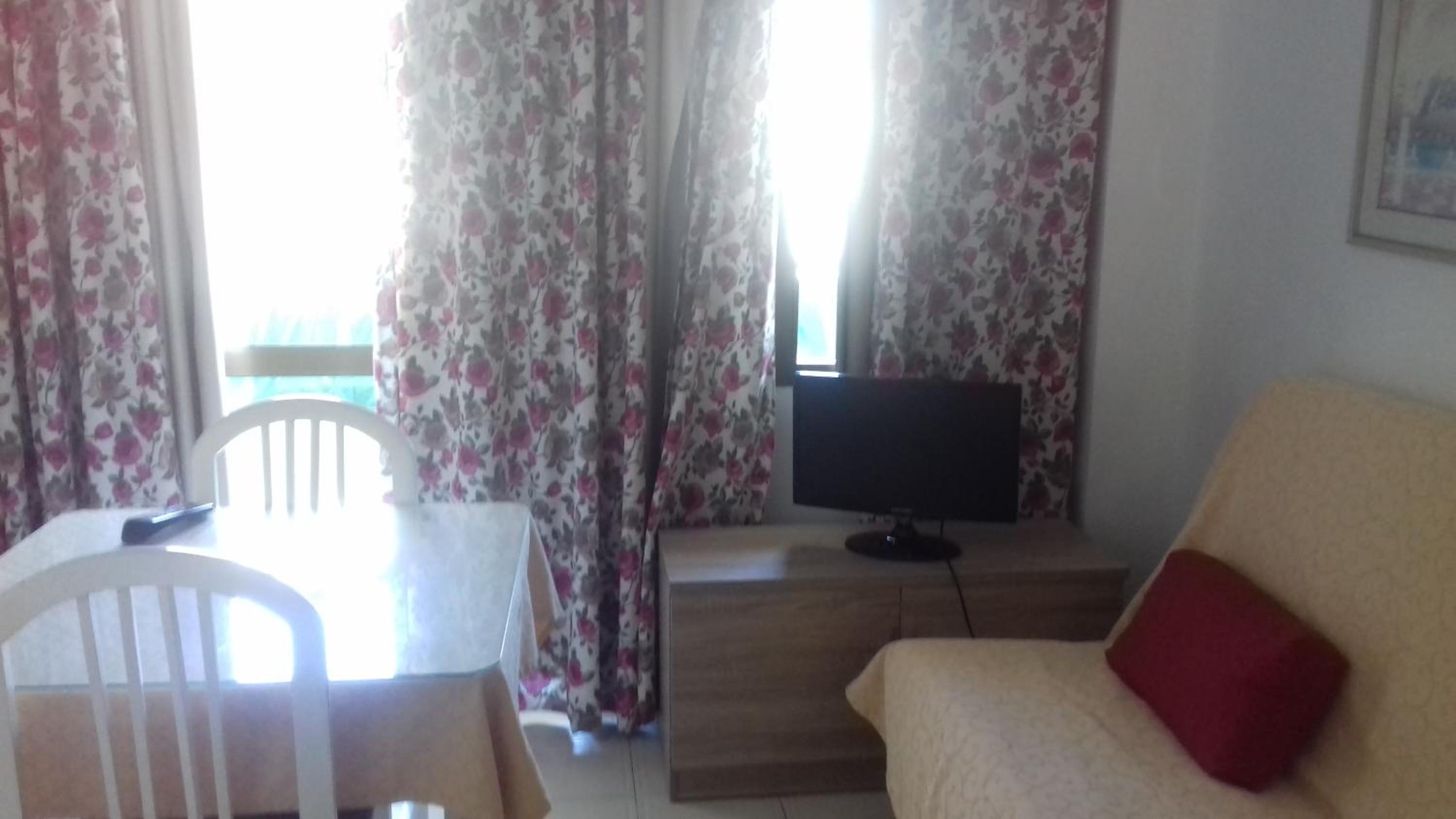 Studio with Balcony - Photo 4