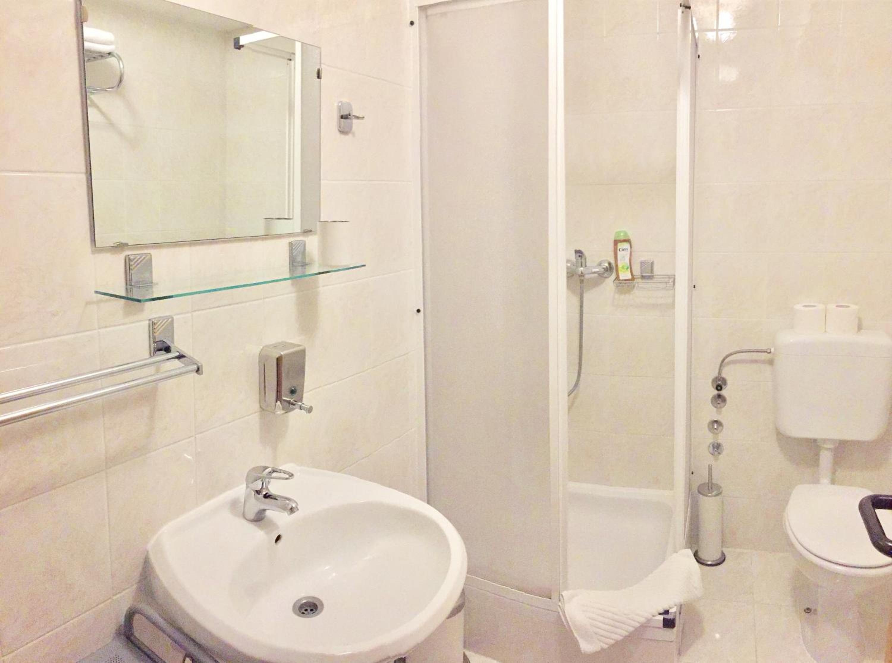 Comfort Double Room with Balcony - Photo 13