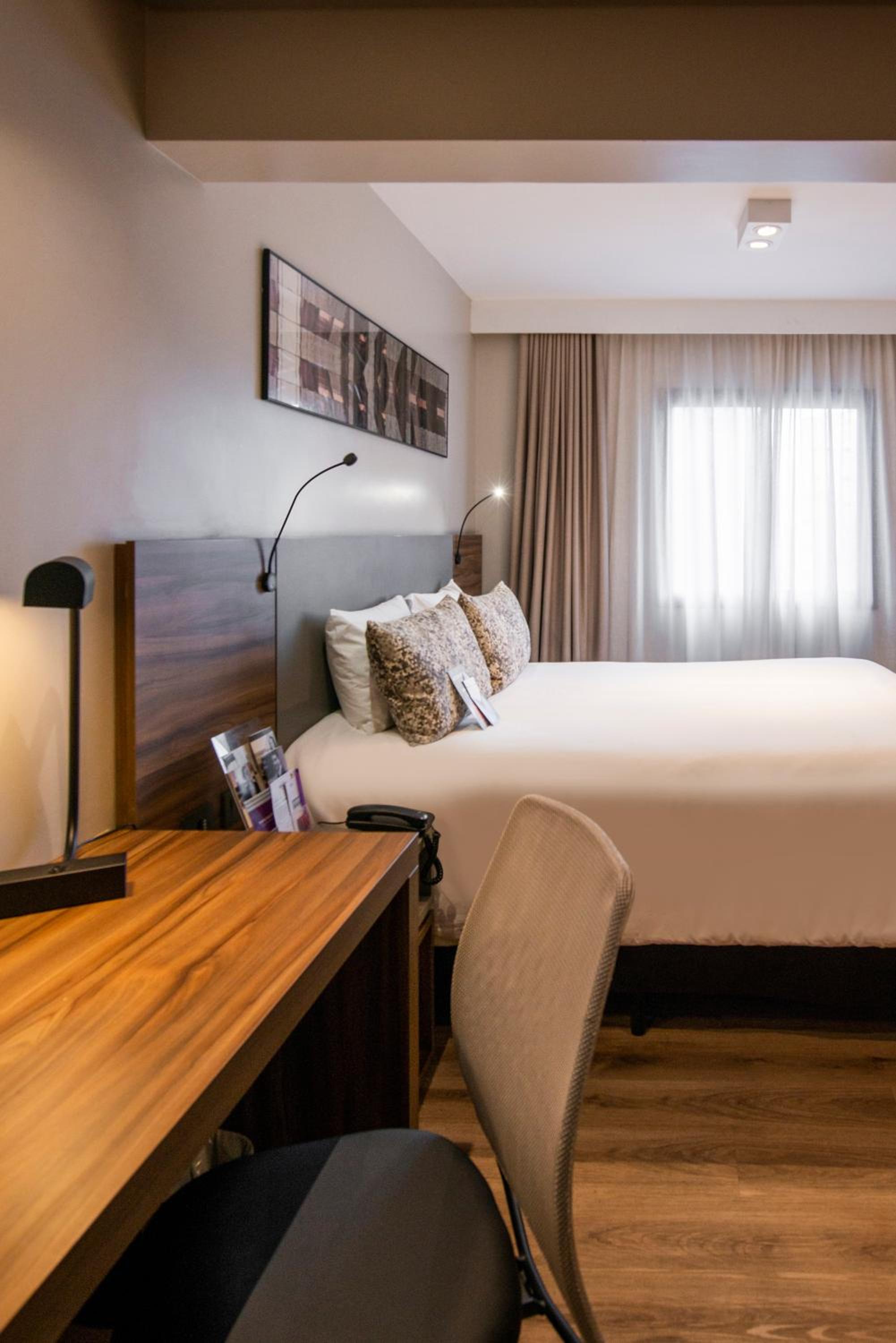Standard Room with a King Bed - Photo 2