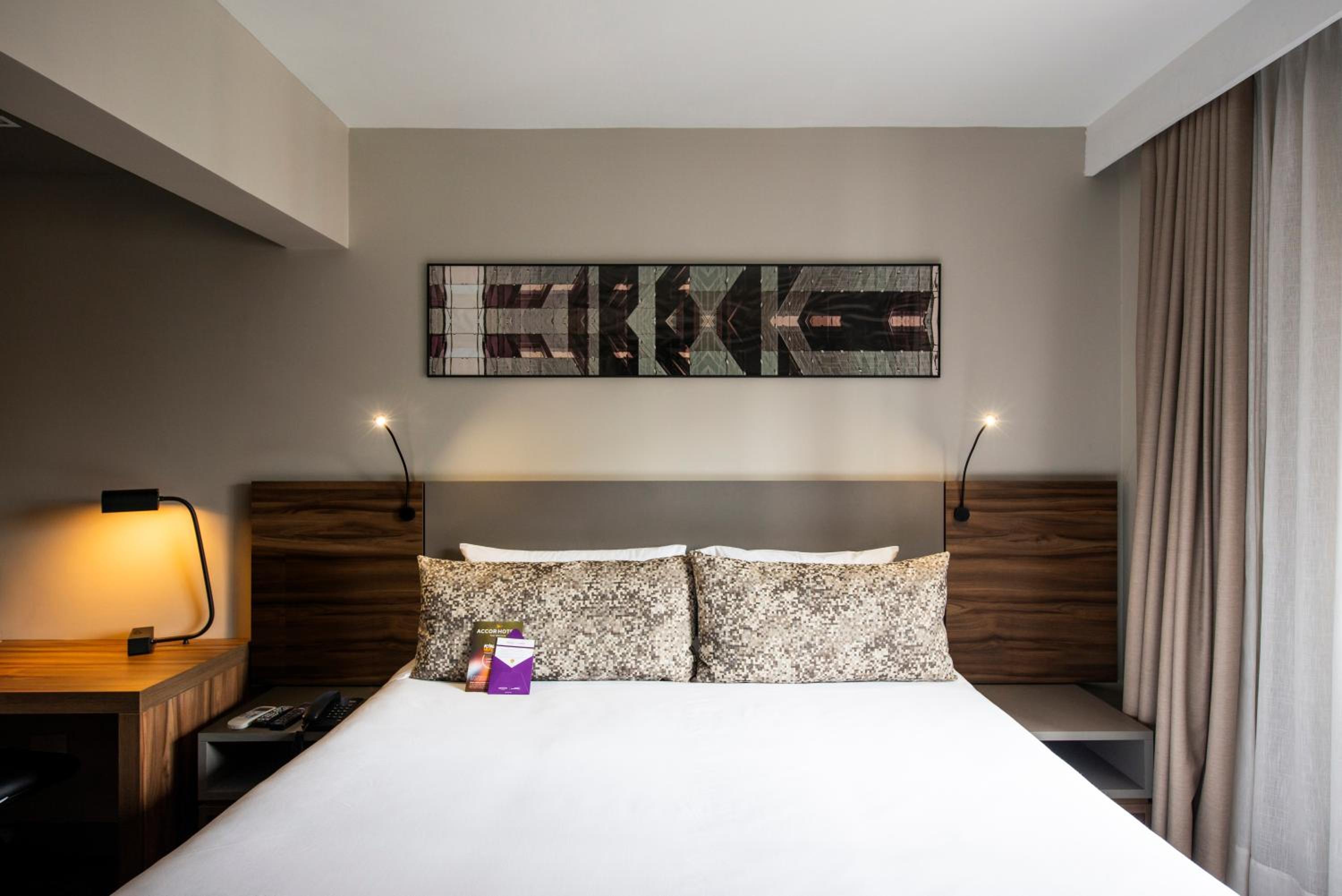 Standard Room with a King Bed - Photo 1