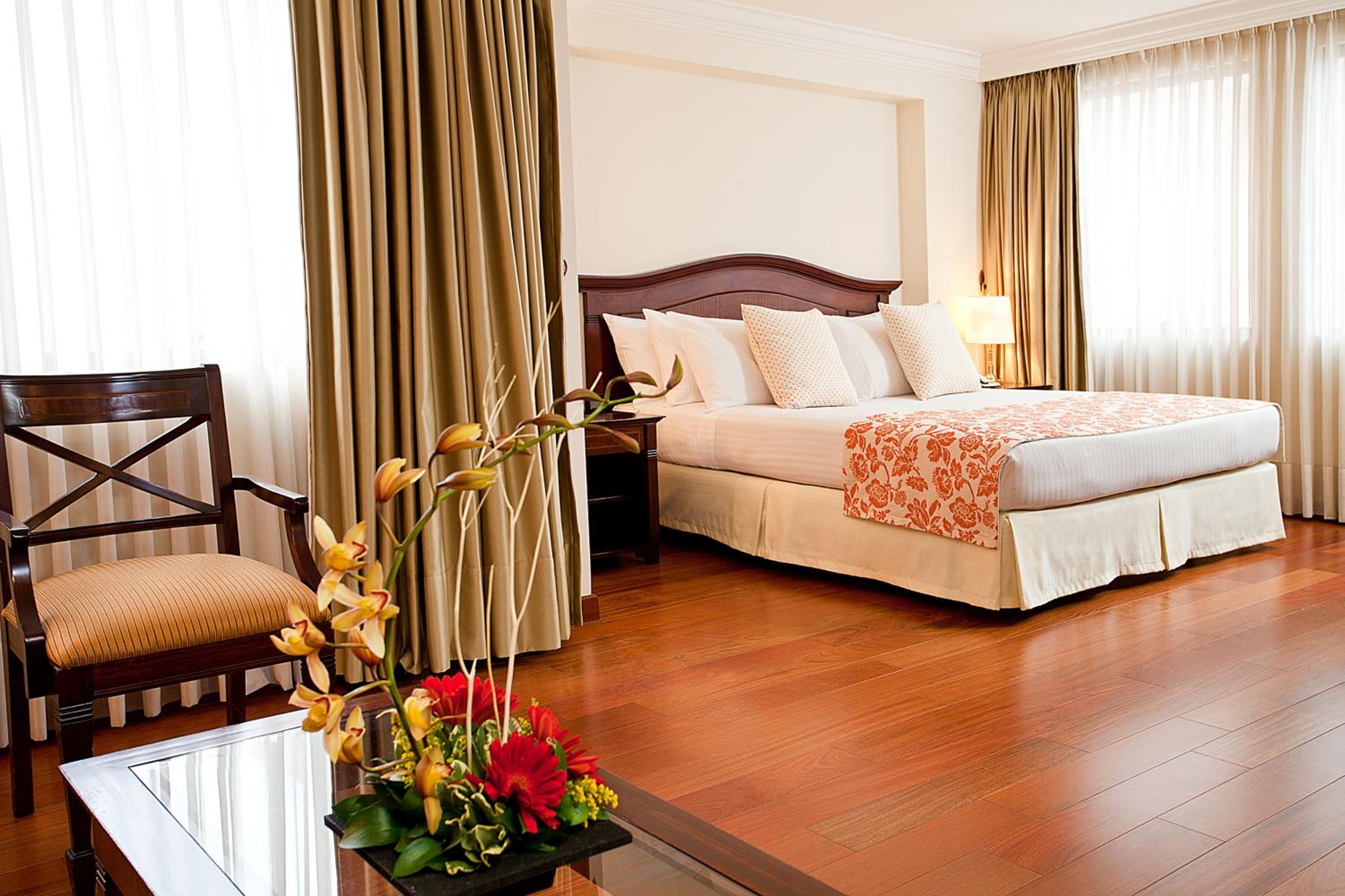Deluxe Junior Suite - Photo 2