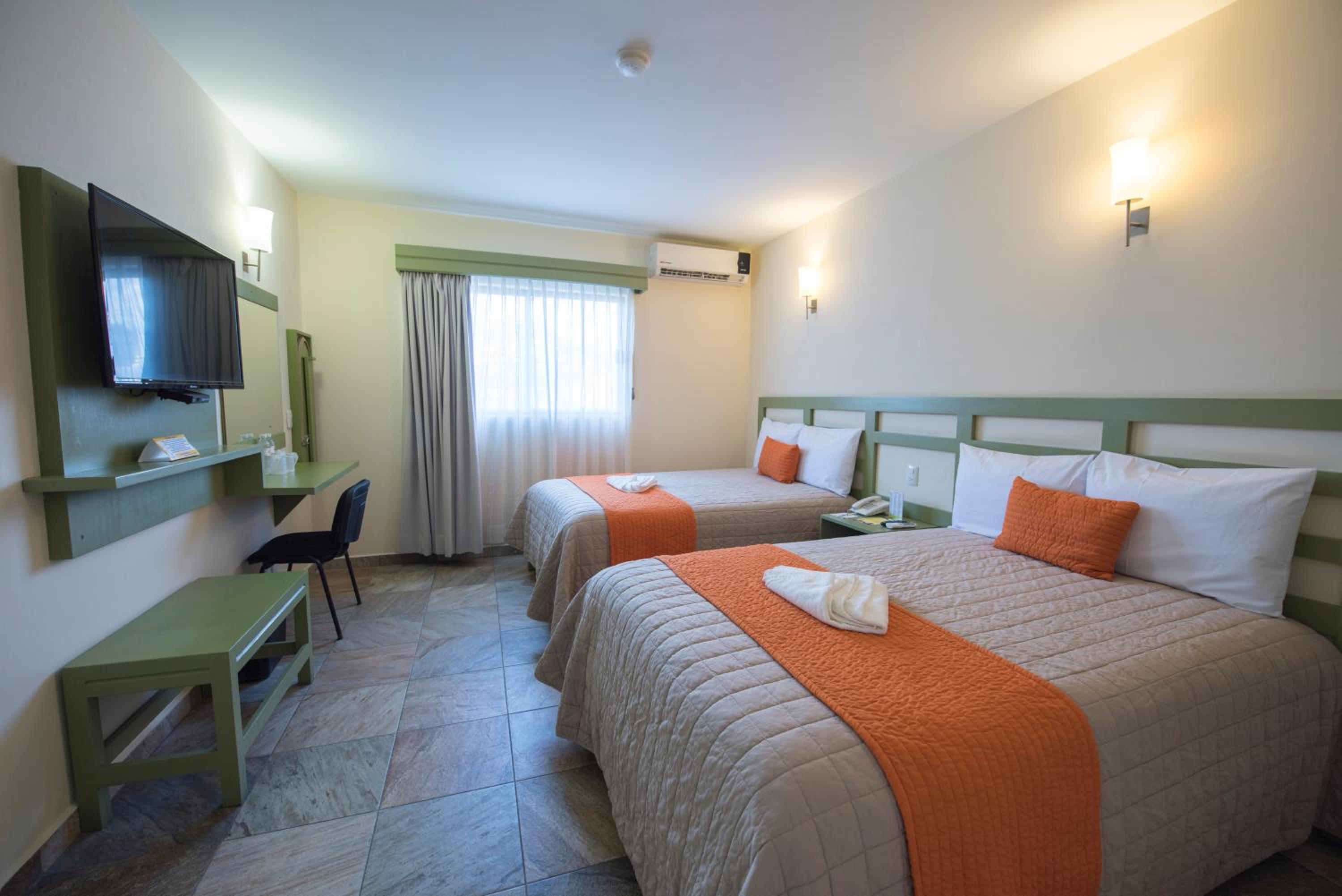 Twin Room - Photo 3