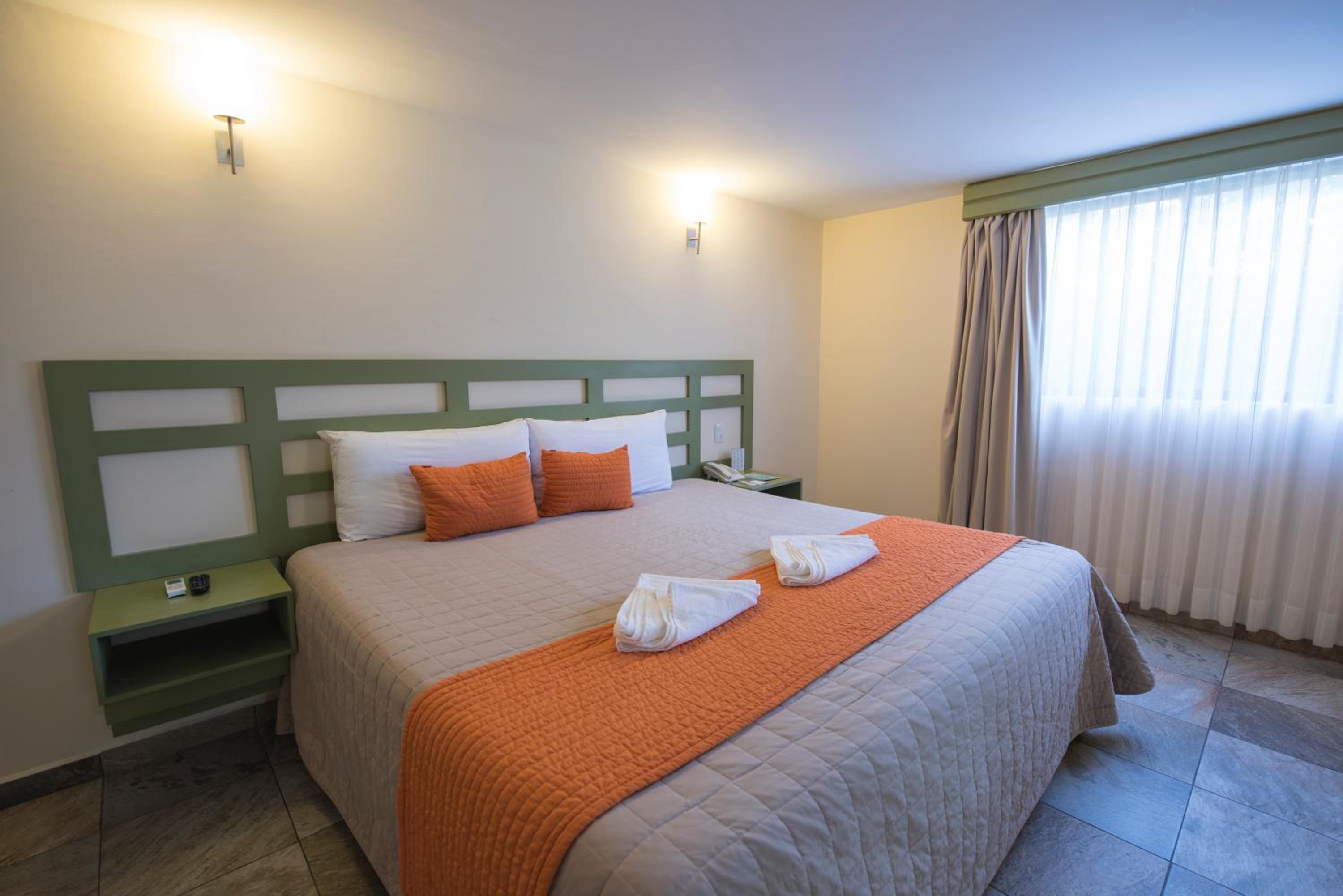 Deluxe Queen Room - Photo 6