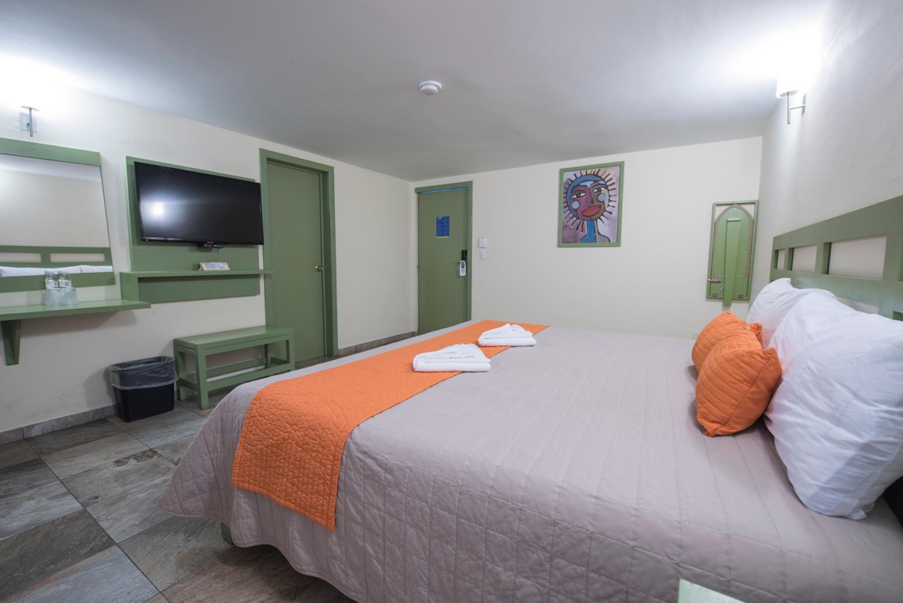 Deluxe Queen Room - Photo 5