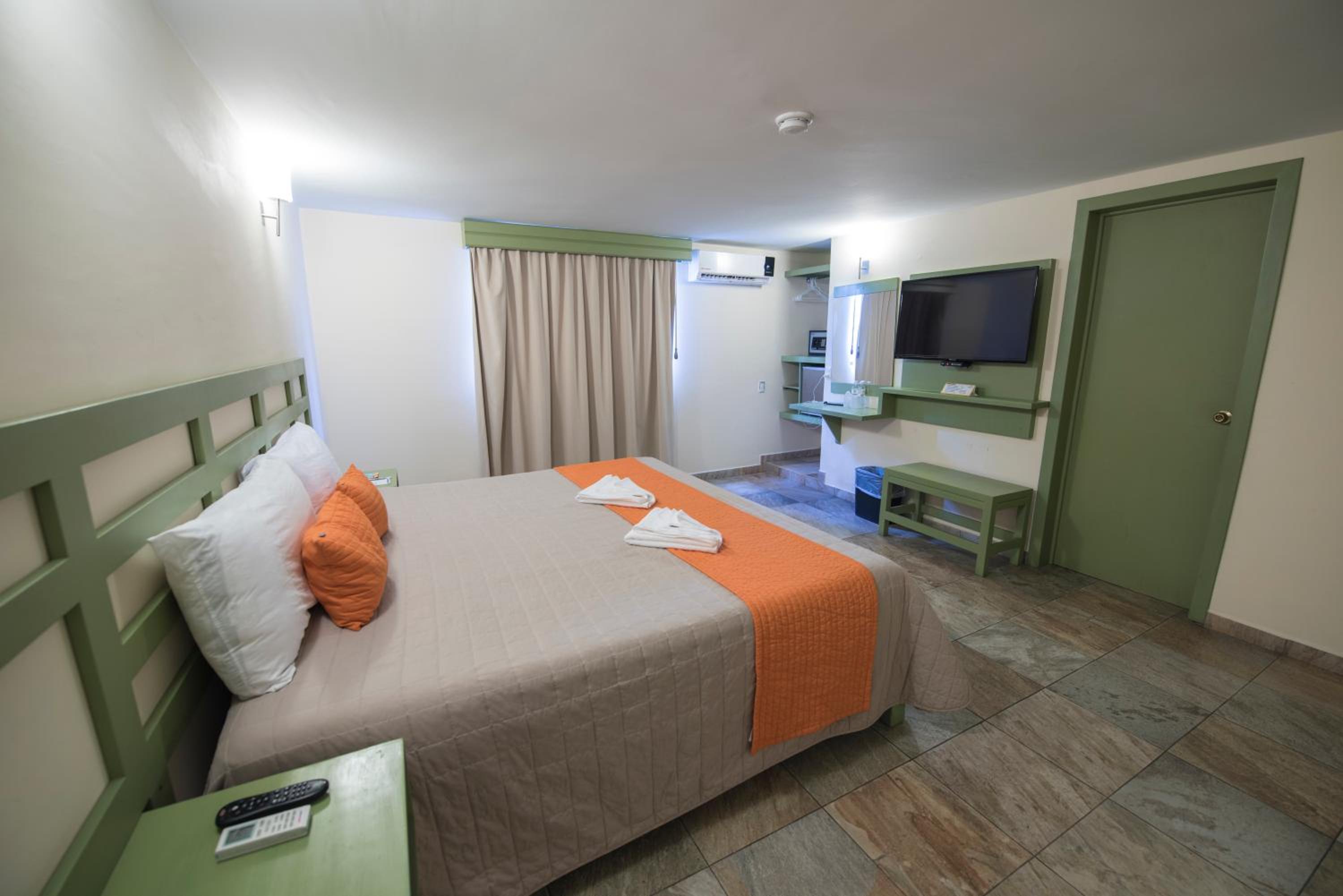 Deluxe Queen Room - Photo 2