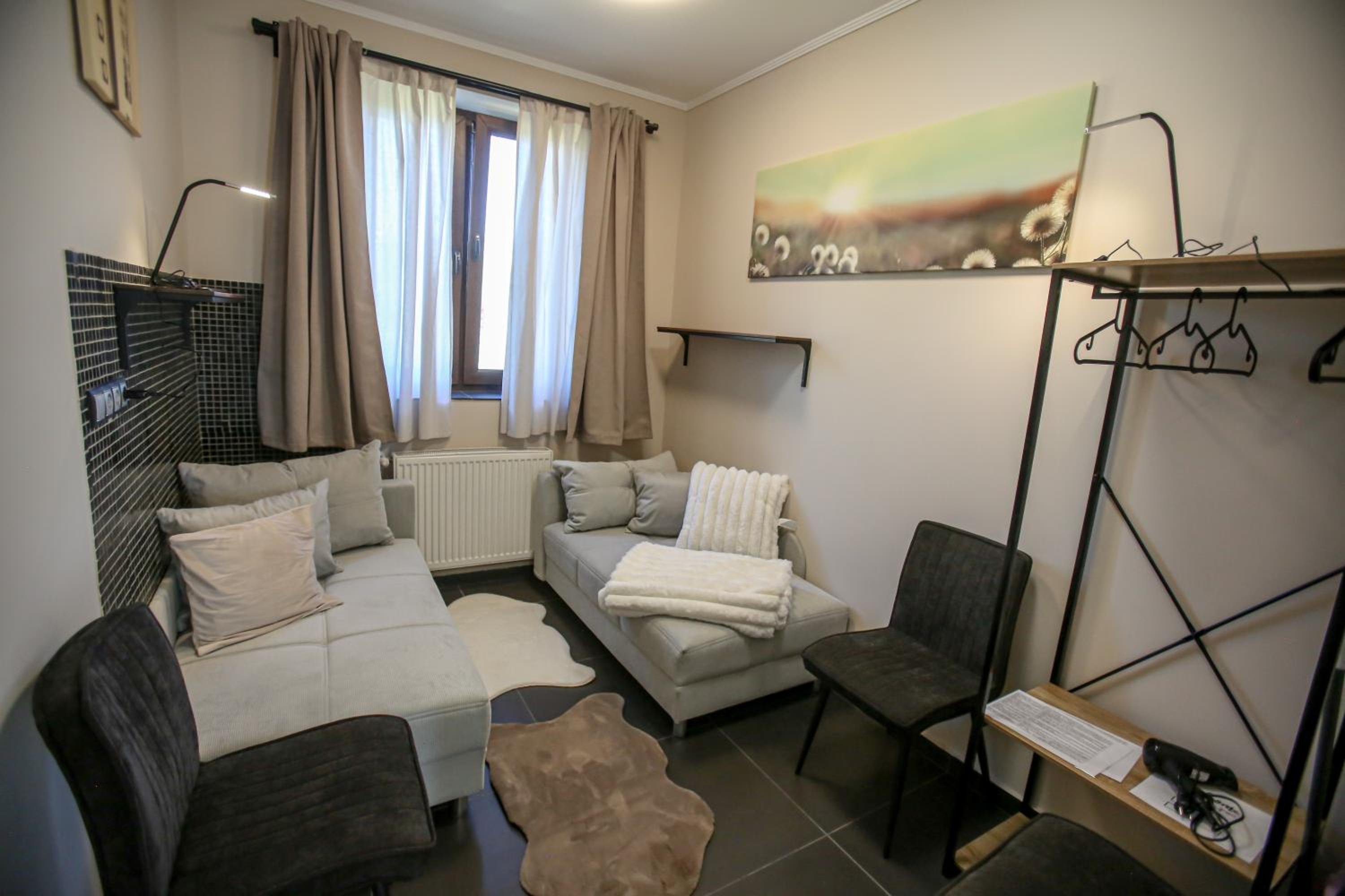 Apartment With Shared Bathroom