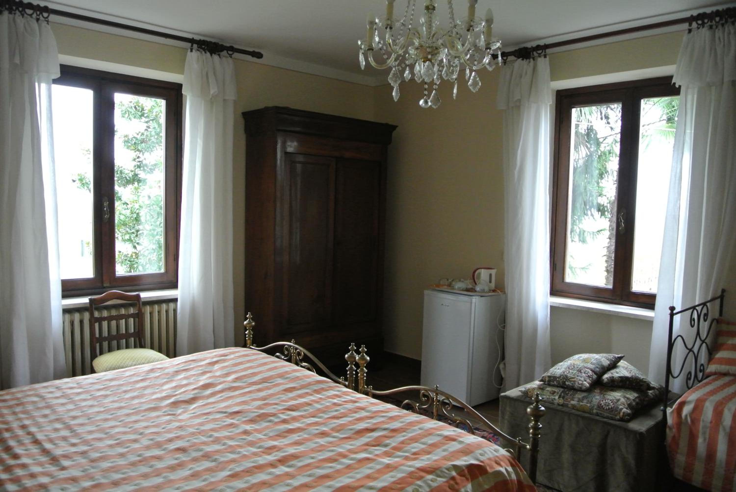 Deluxe Double Room (2 Adults + 1 Child) - Photo 1