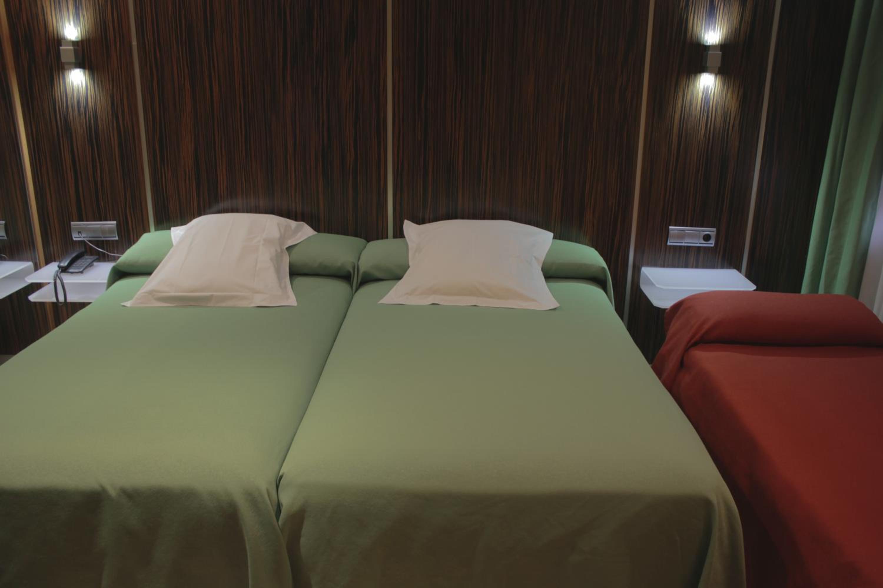 Double Room with Extra Bed - Photo 1