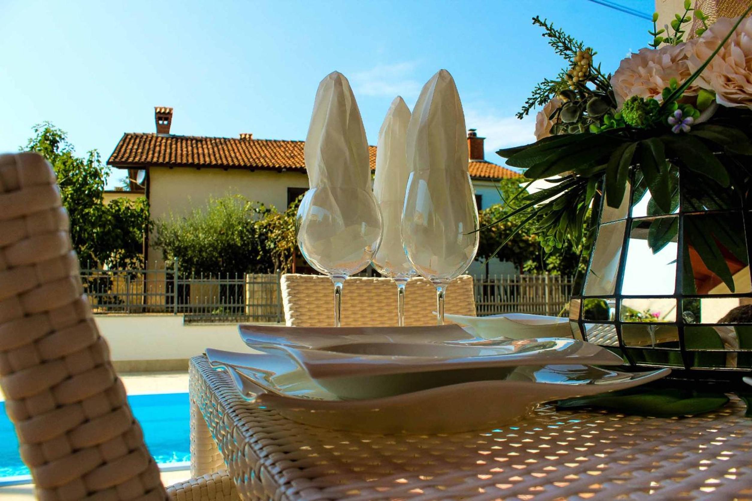 Villa with Private Pool - Photo 11