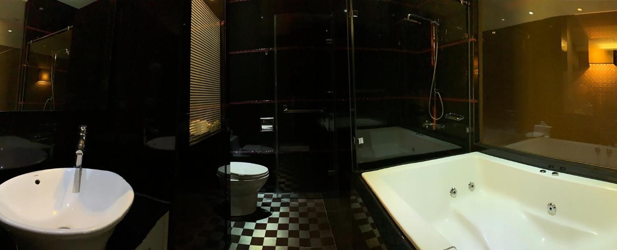 Queen Room with Spa Bath