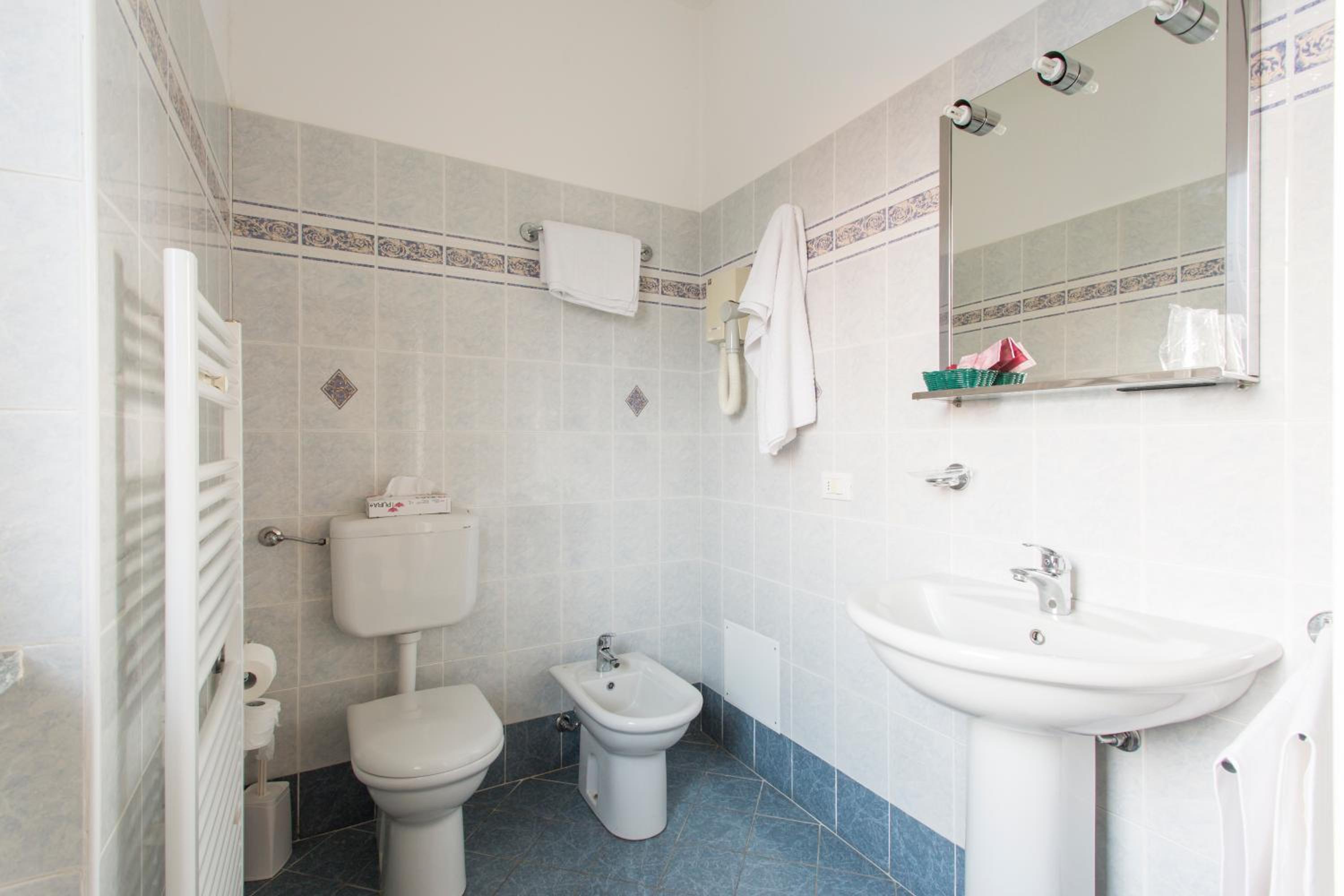 Double Room - Photo 2