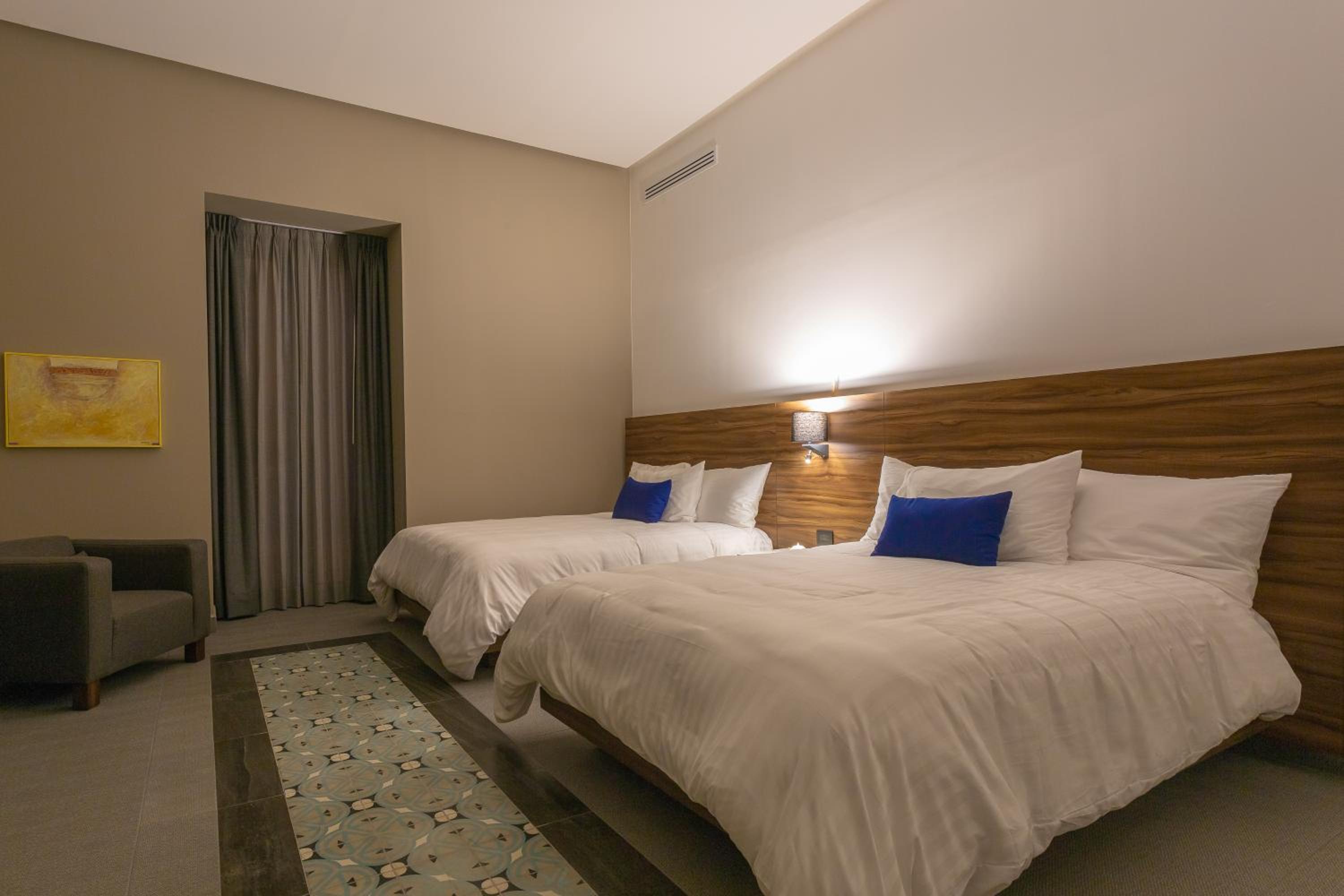 Deluxe Junior Suite - Photo 15