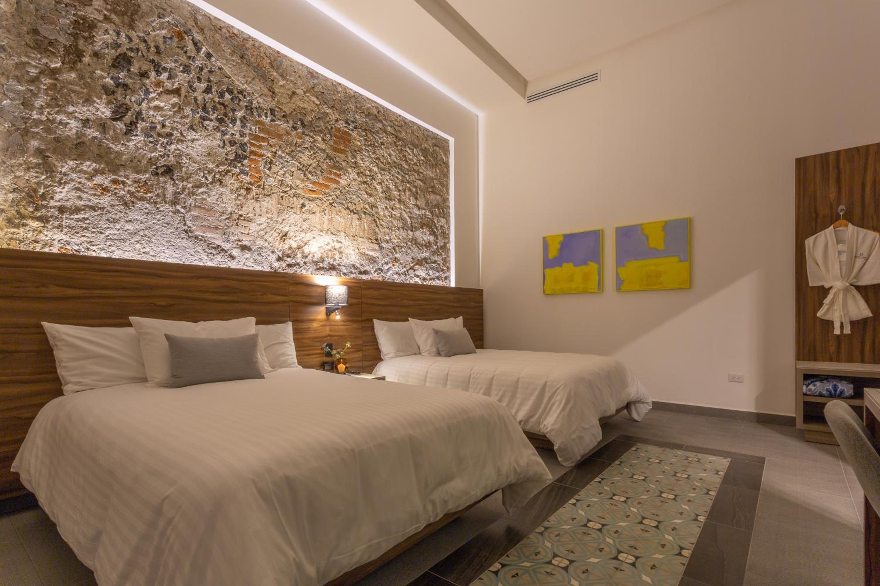 Deluxe Junior Suite - Photo 18