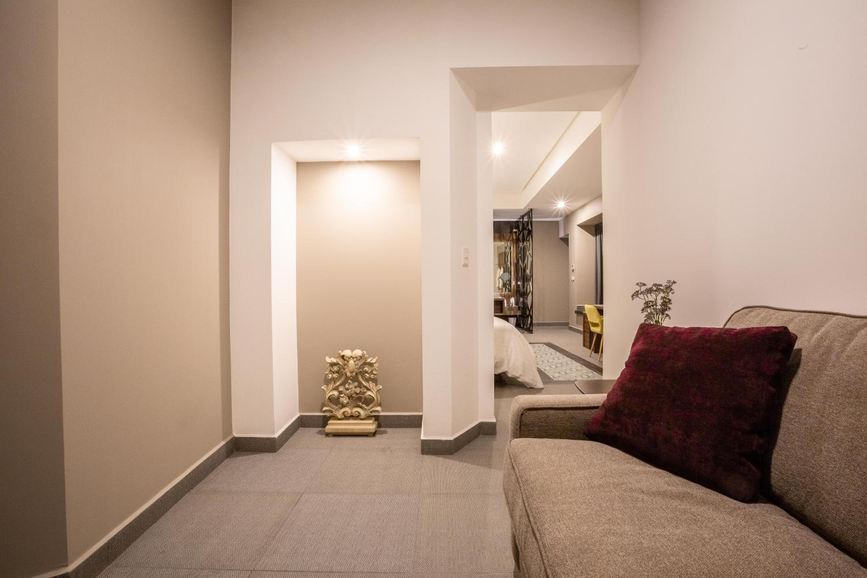 Superior Suite - Photo 3