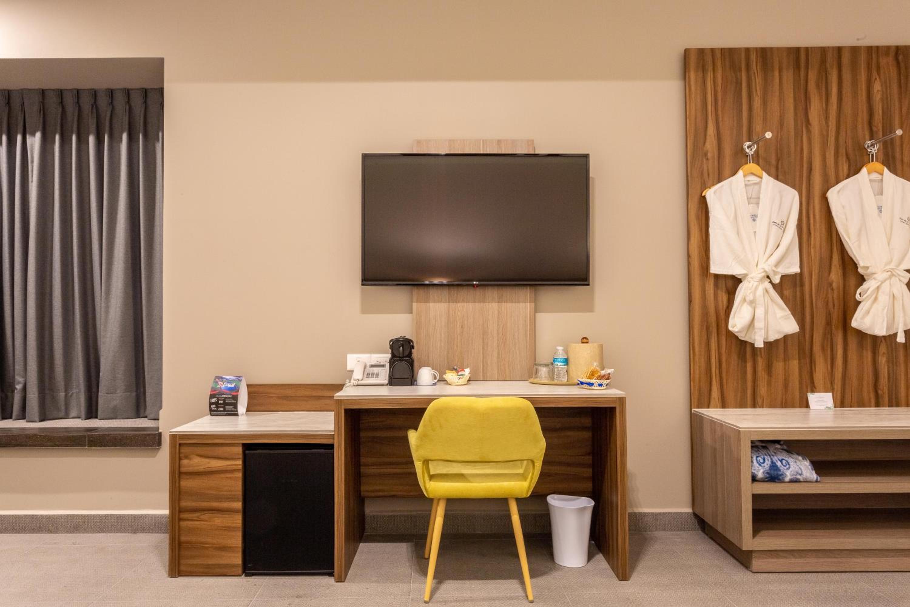 Superior Suite - Photo 6