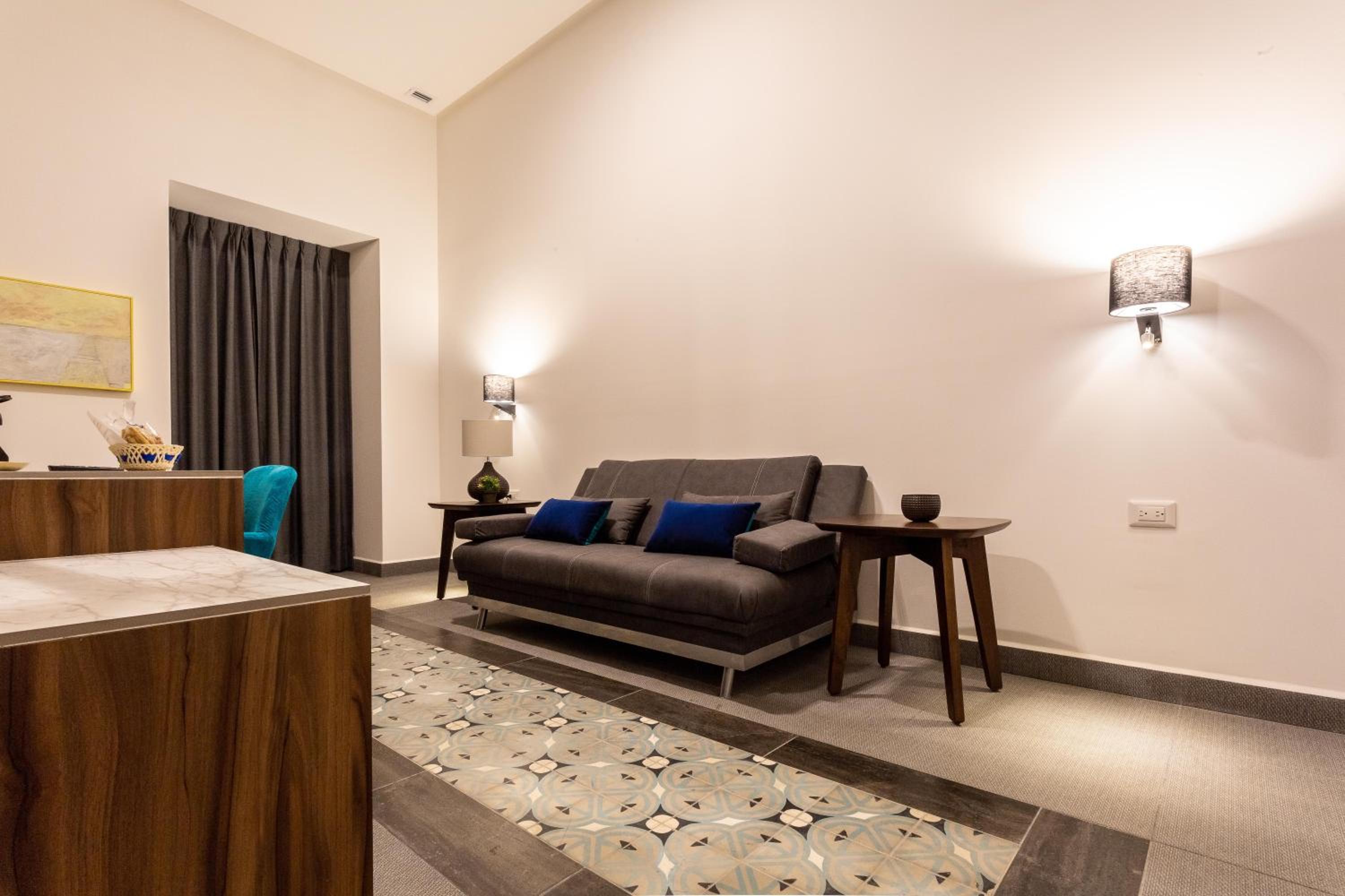 Superior Suite - Photo 7