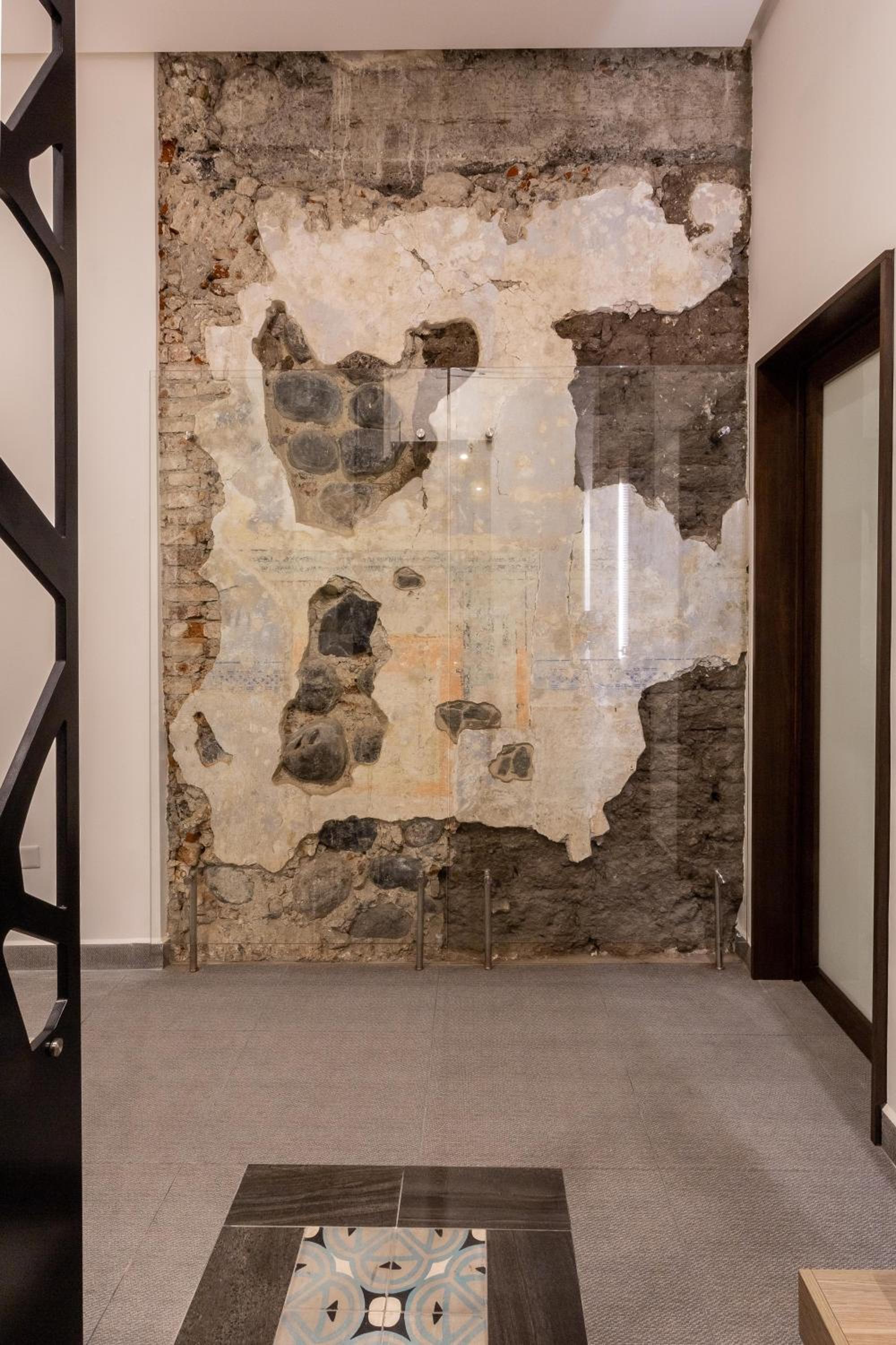 Superior Suite - Photo 9