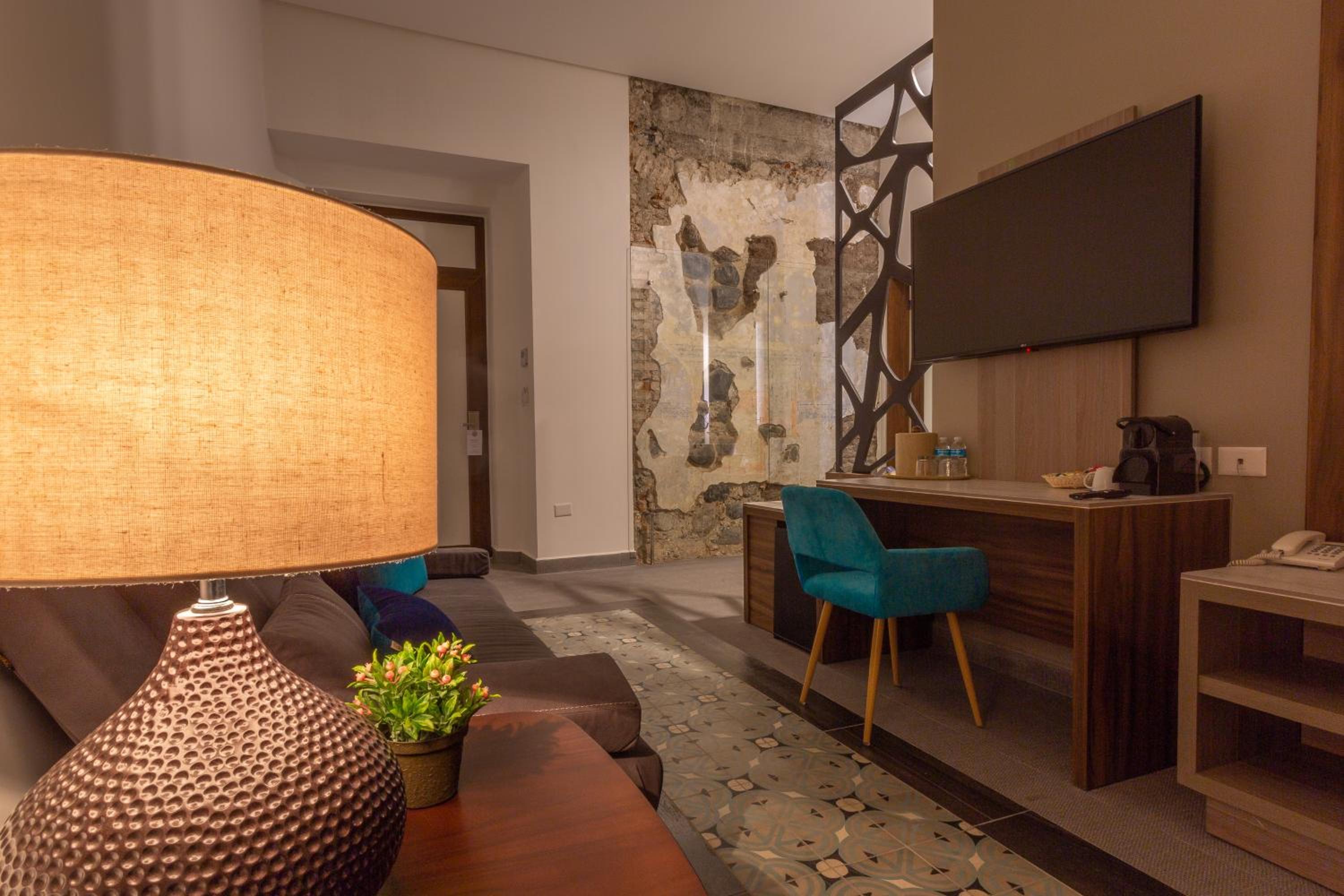 Superior Suite - Photo 10