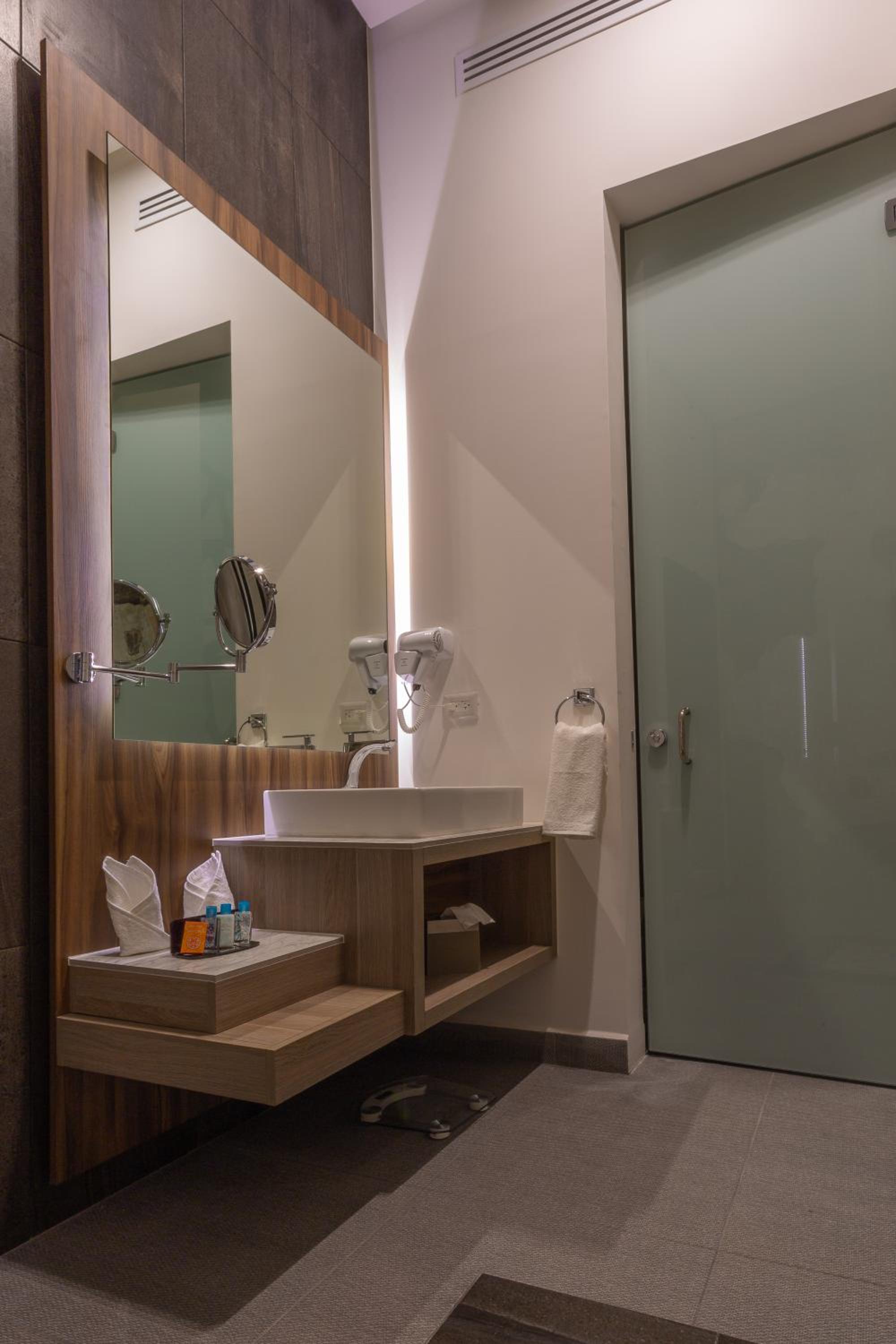 Superior Suite - Photo 12