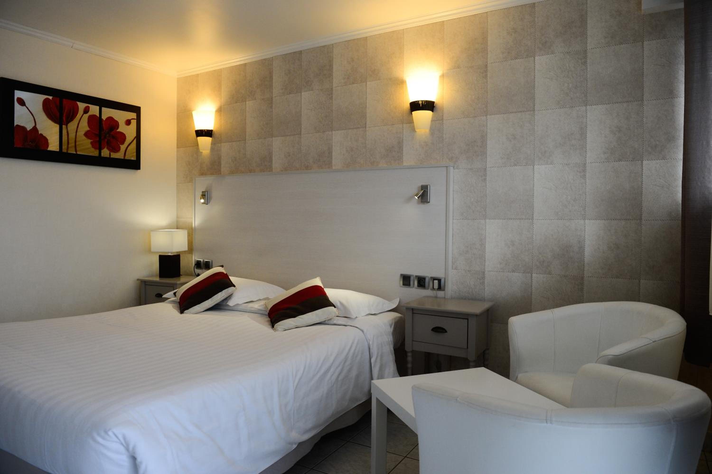 Double Room - Photo 18