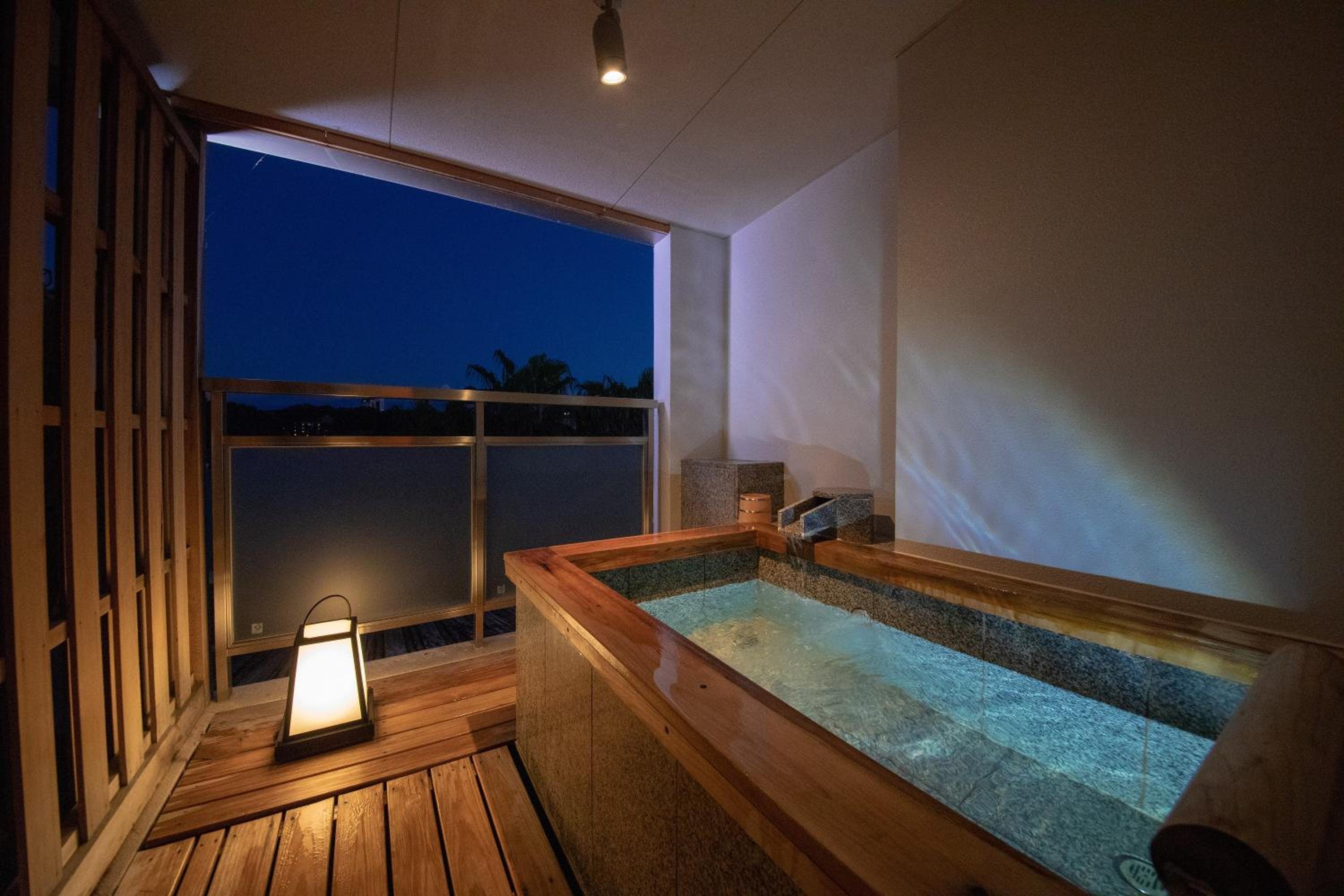 Japanese Modern Suite Room with Open Air Bath photo 2