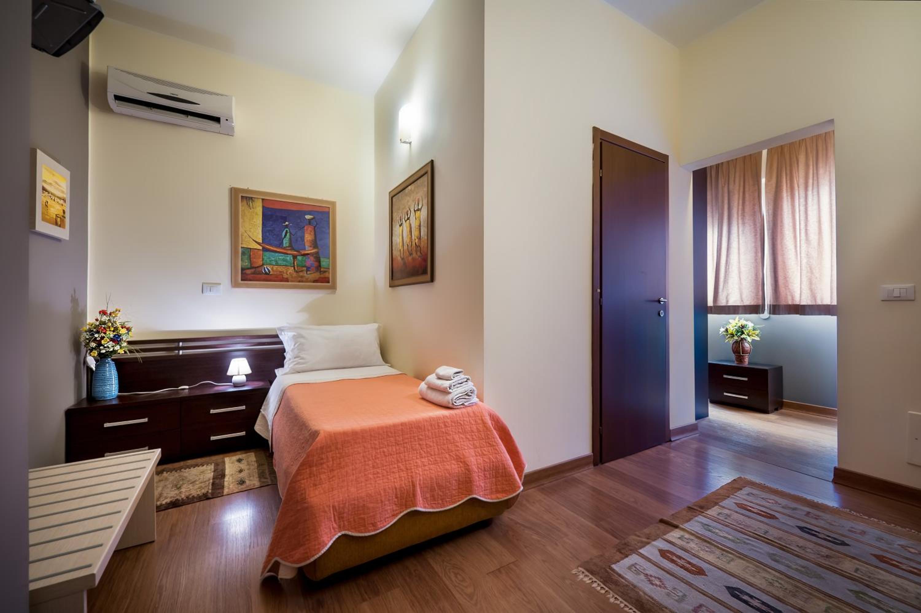 Single Room photo 1