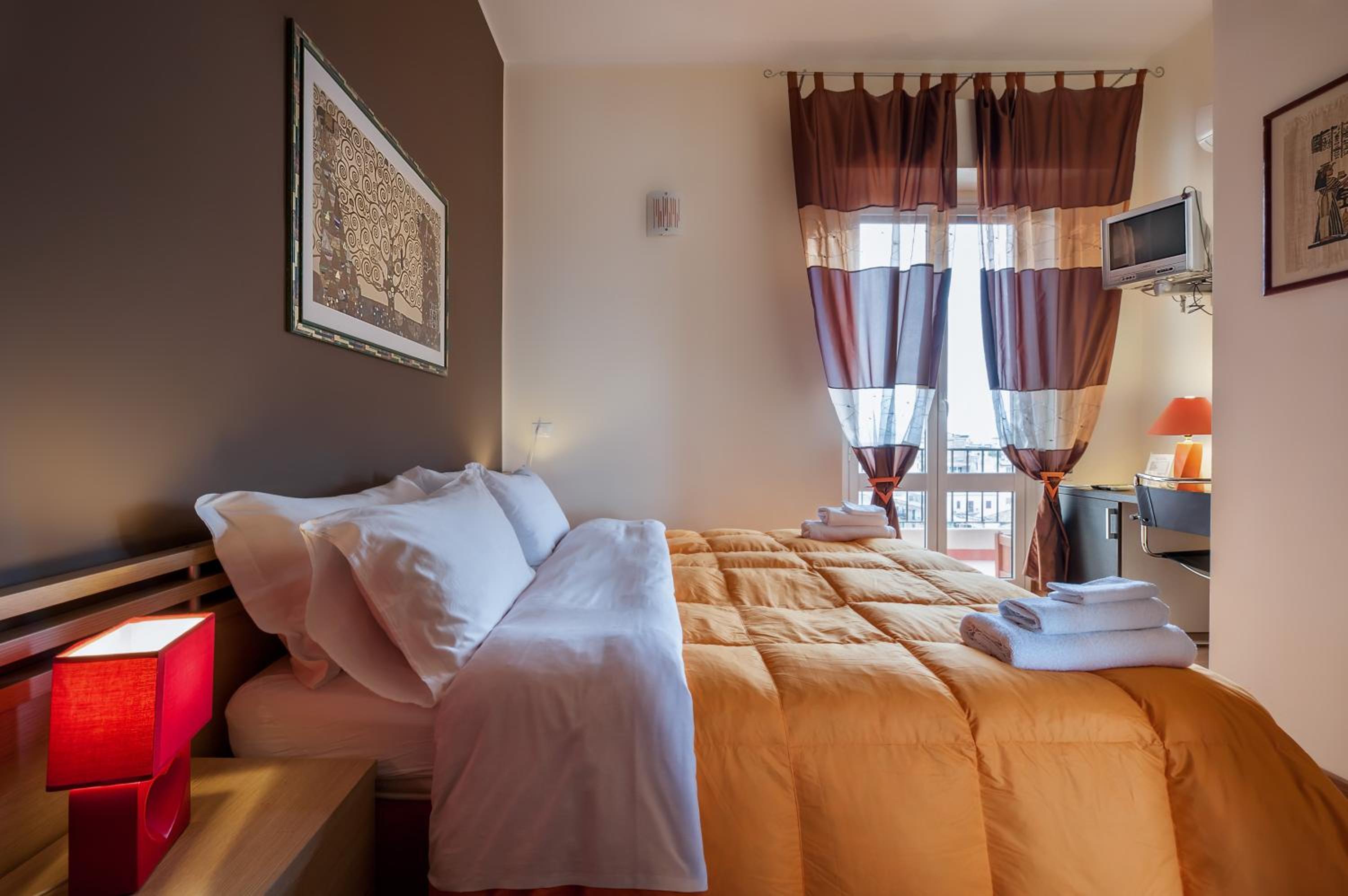 Double or Twin Room - Photo 5