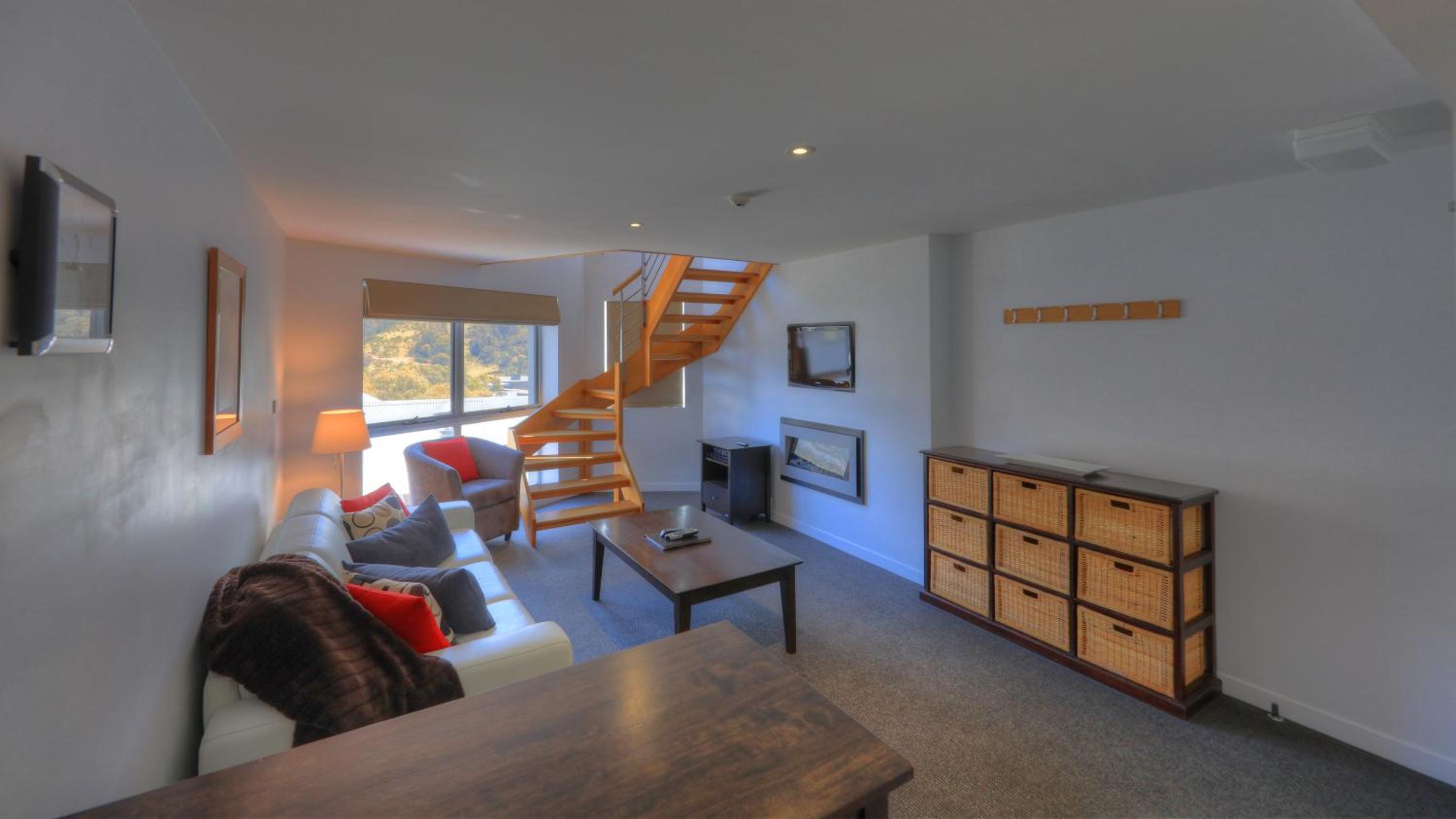 Studio Loft Apartment - 2 night min