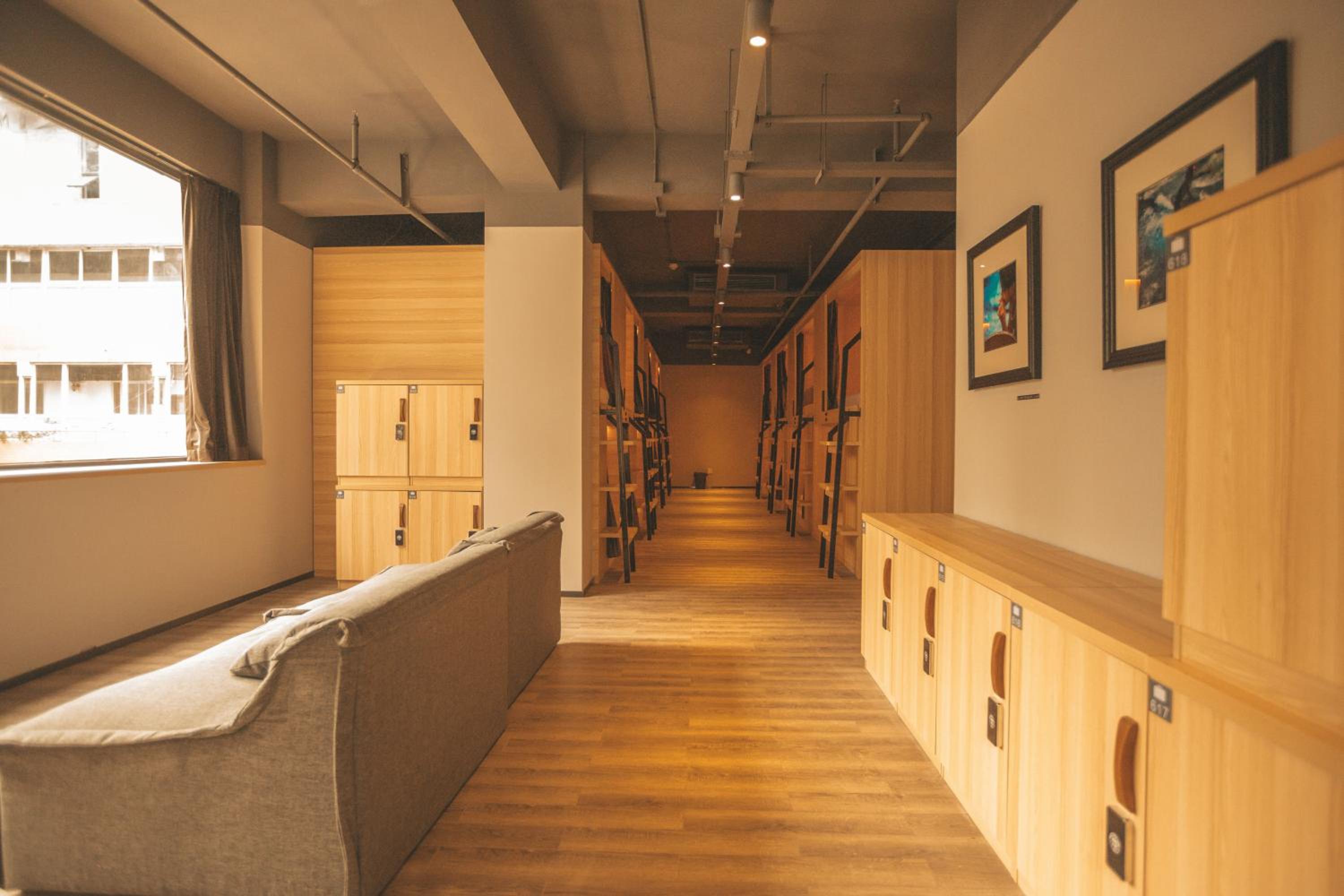 Bed in 20-Bed Male Dormitory Room photo 1
