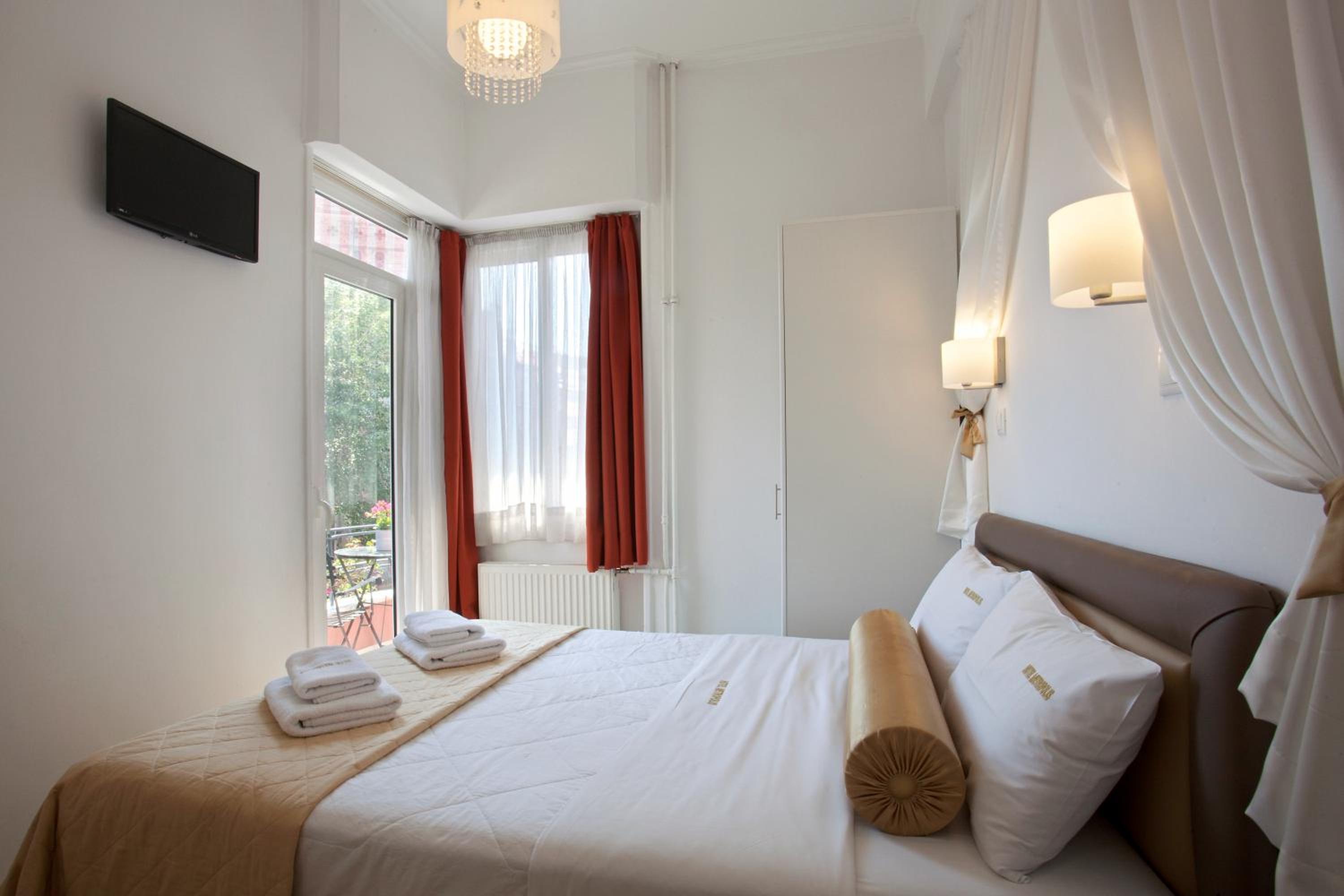 Standard Double or Twin Room photo 1