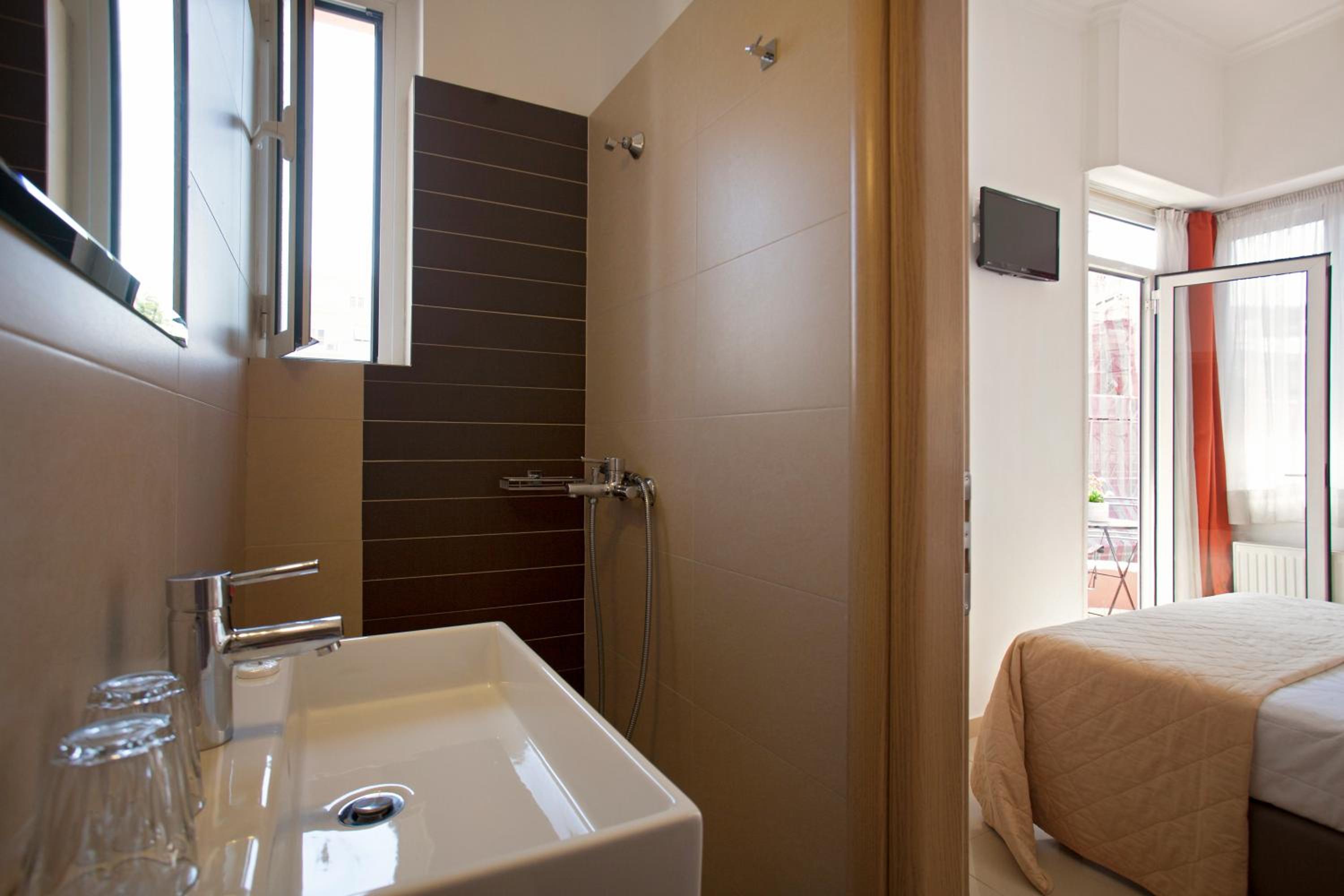 Standard Double or Twin Room photo 2