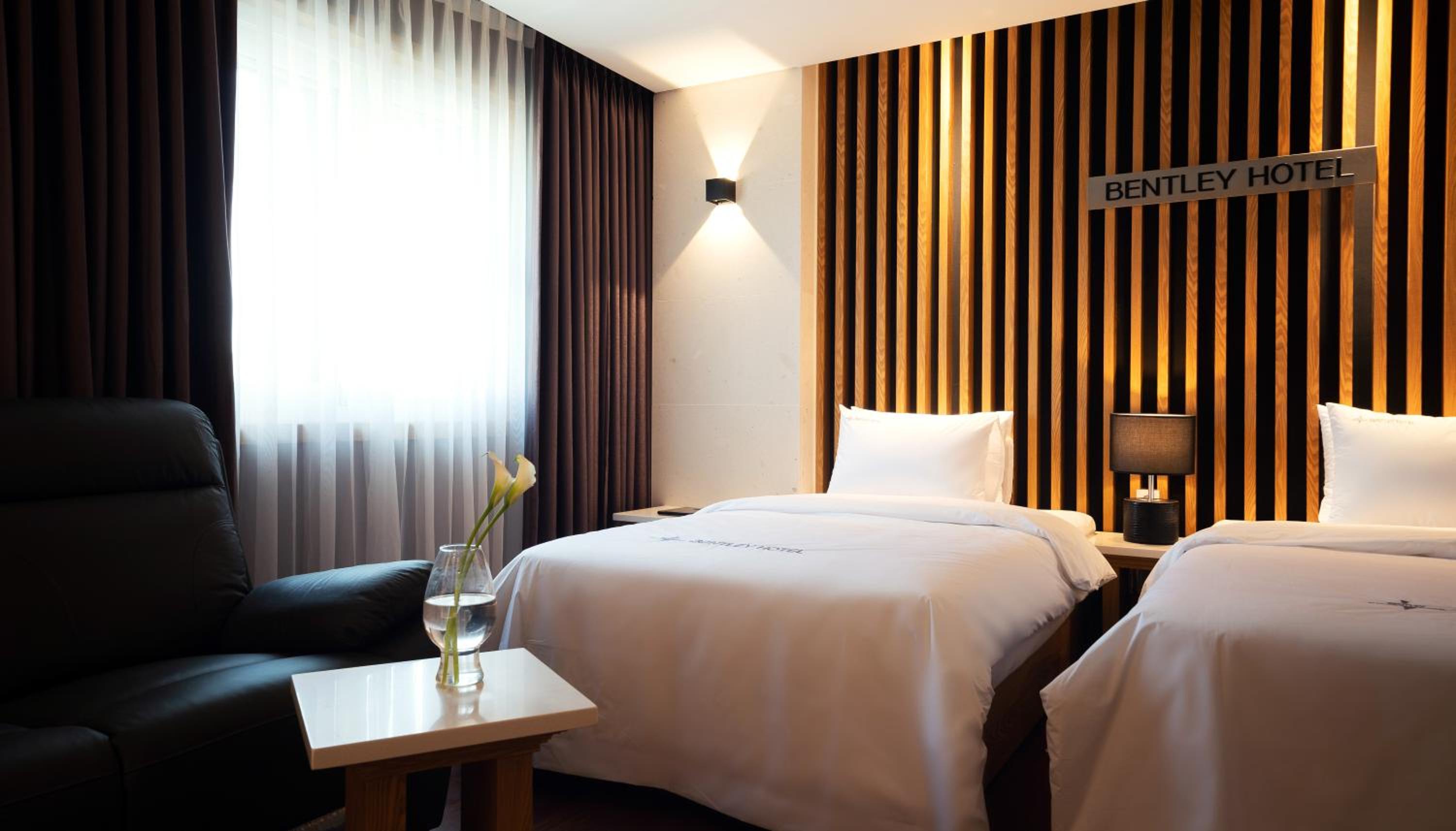Standard Twin Room - Photo 1