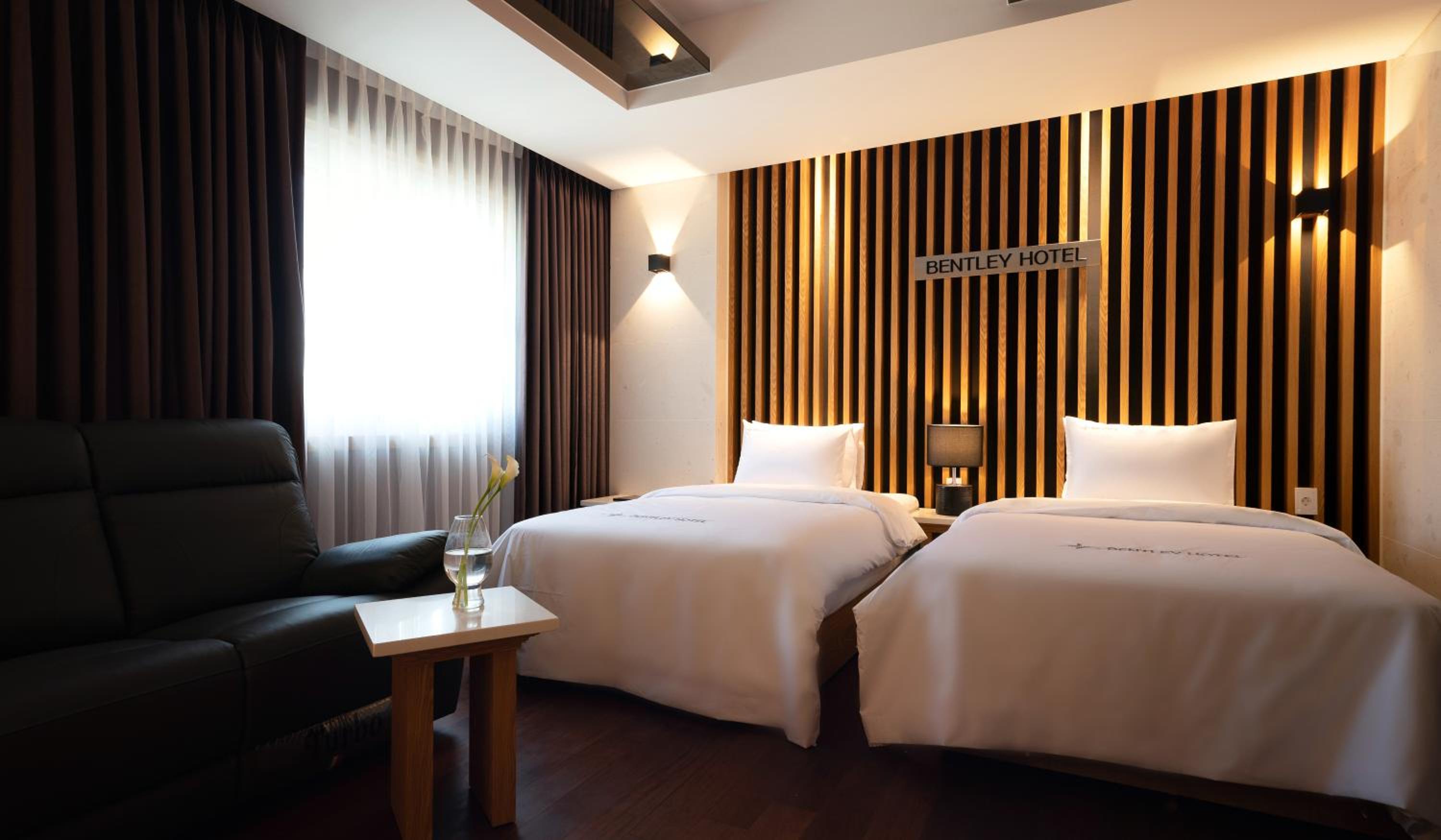 Standard Twin Room - Photo 2