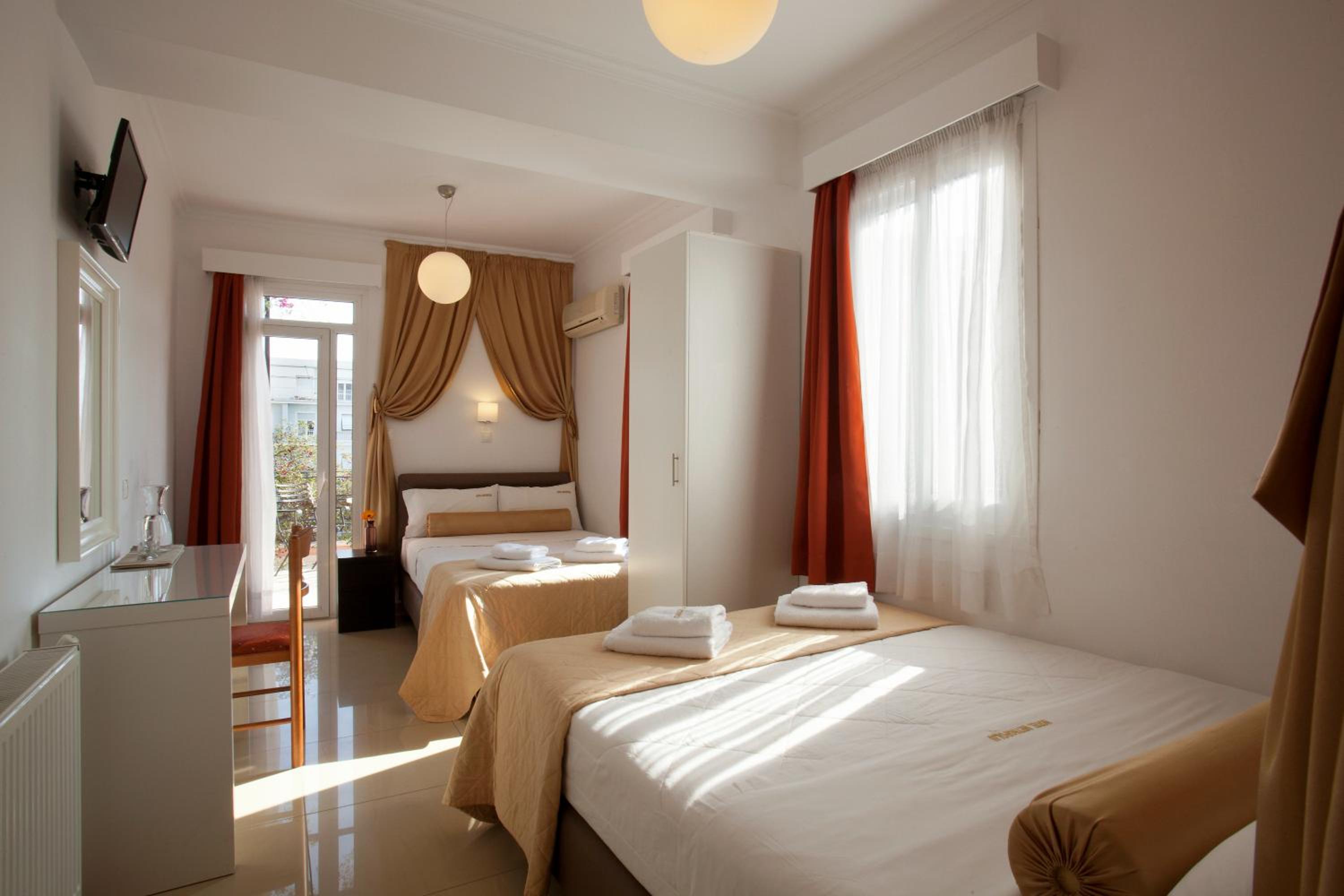 Family Room with Acropolis View photo 2