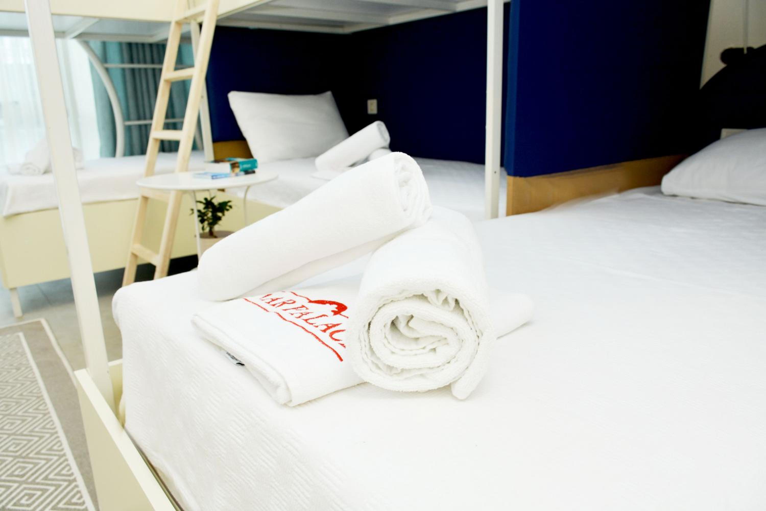 6-Bed Mixed Dormitory Room photo 3