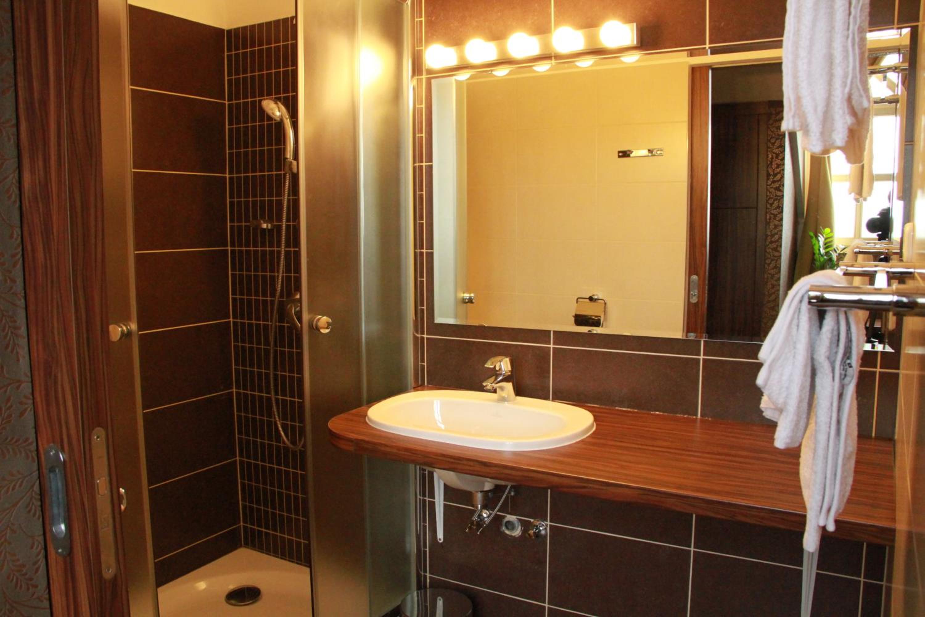 Double or Twin Room - Photo 4