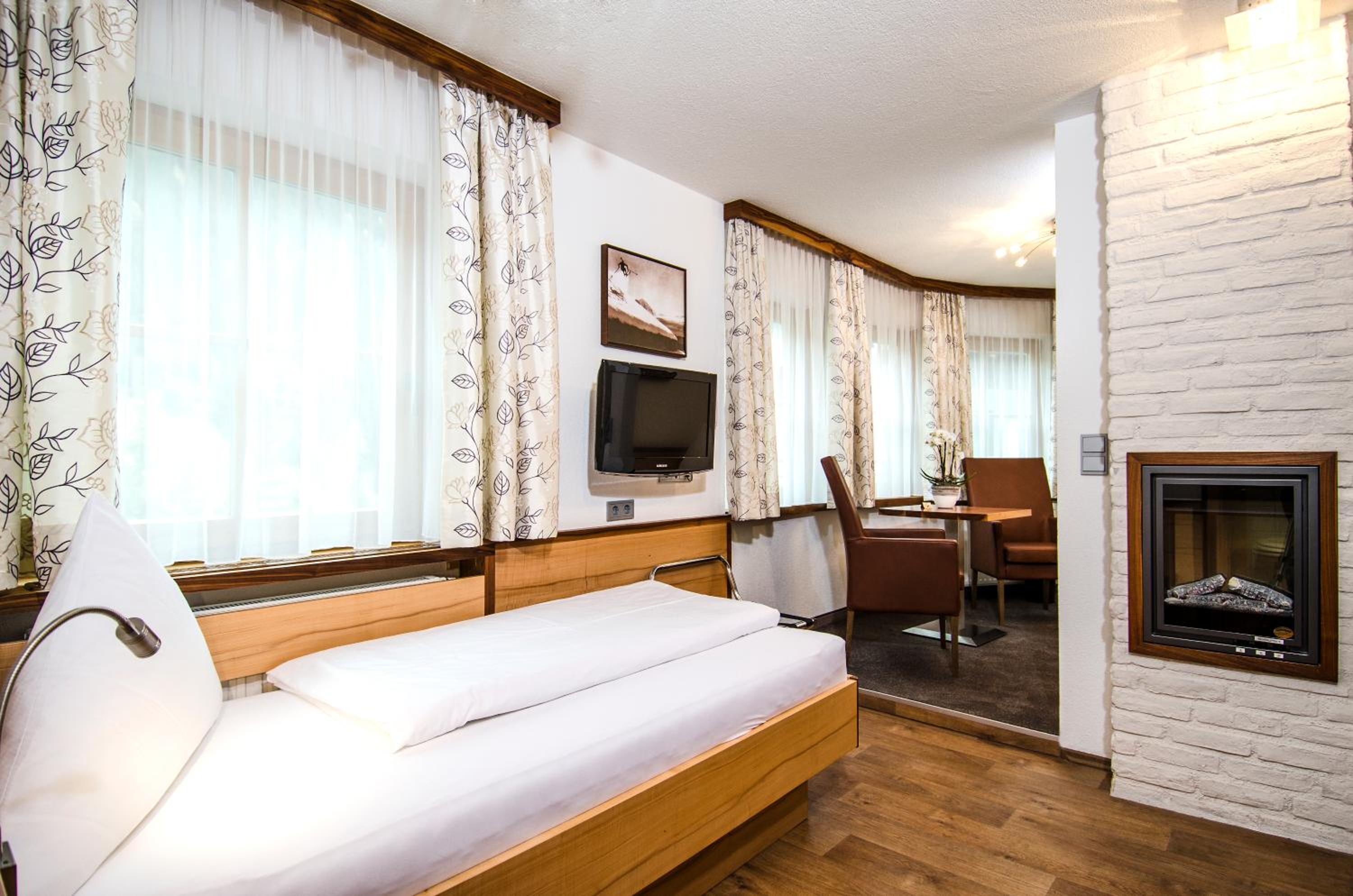 Twin Room with Bathroom