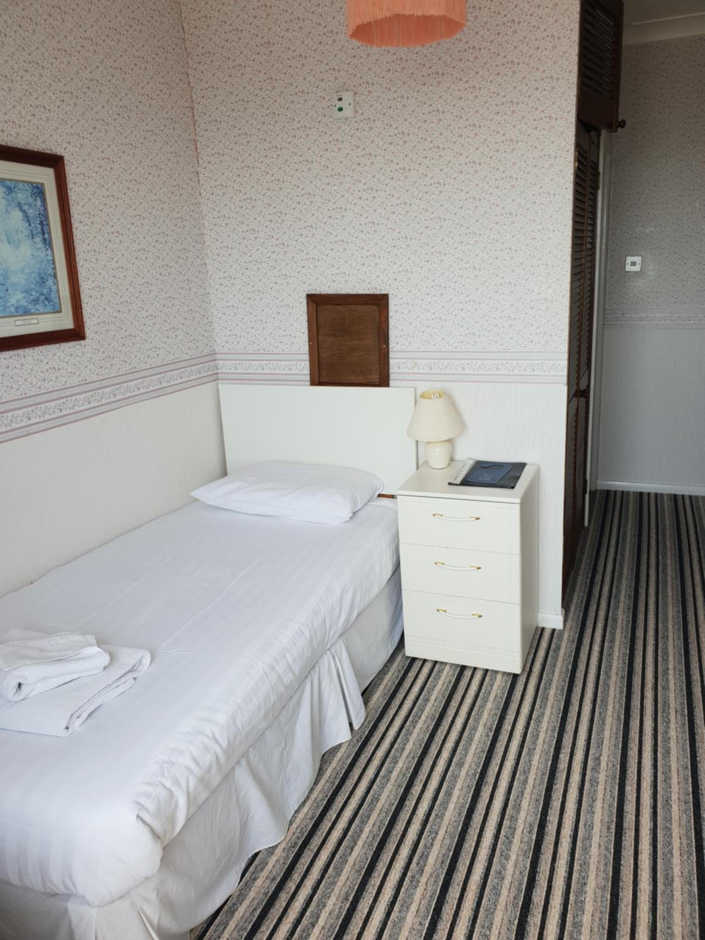 Single Room photo 2